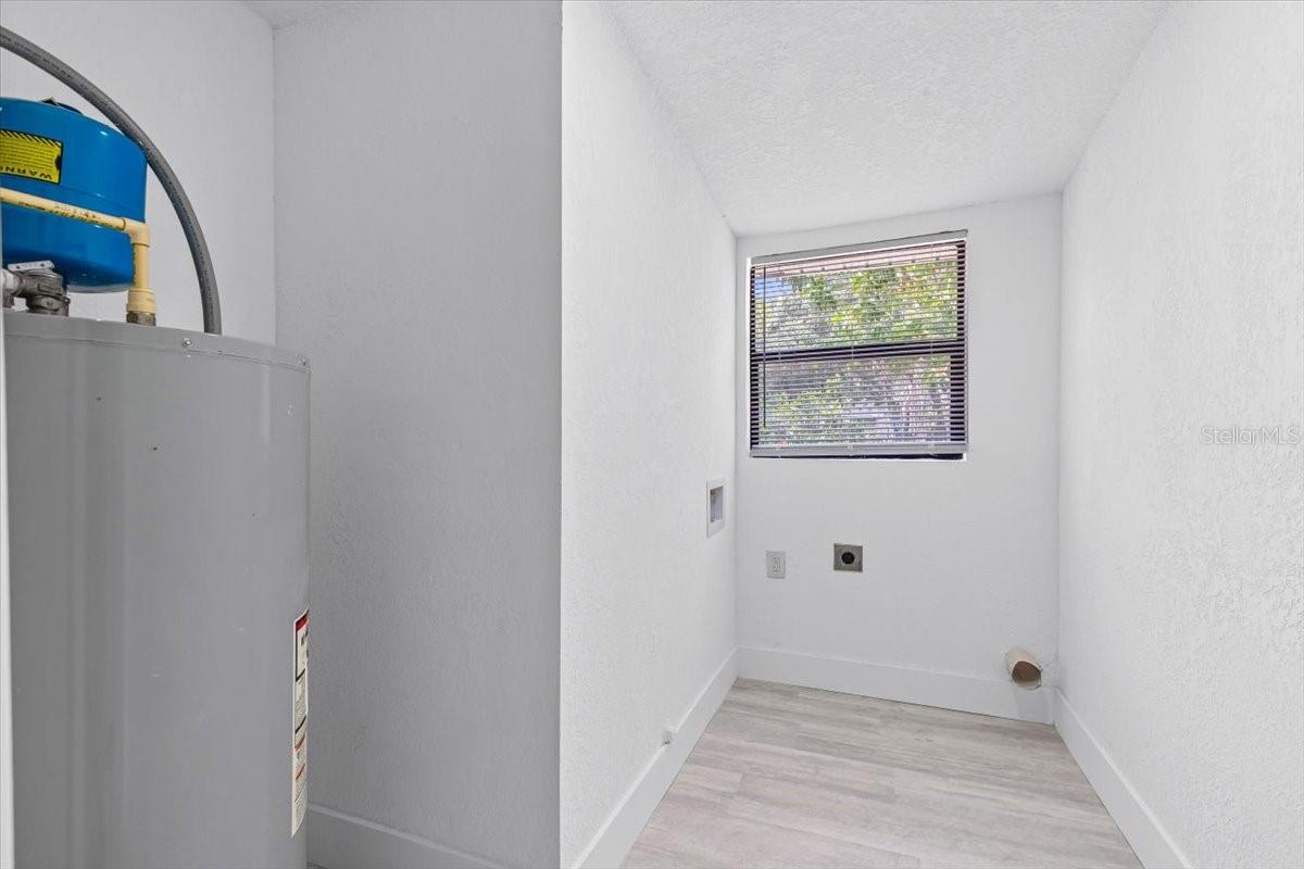 Image 21 of 44 For 8009 Somerset Lane