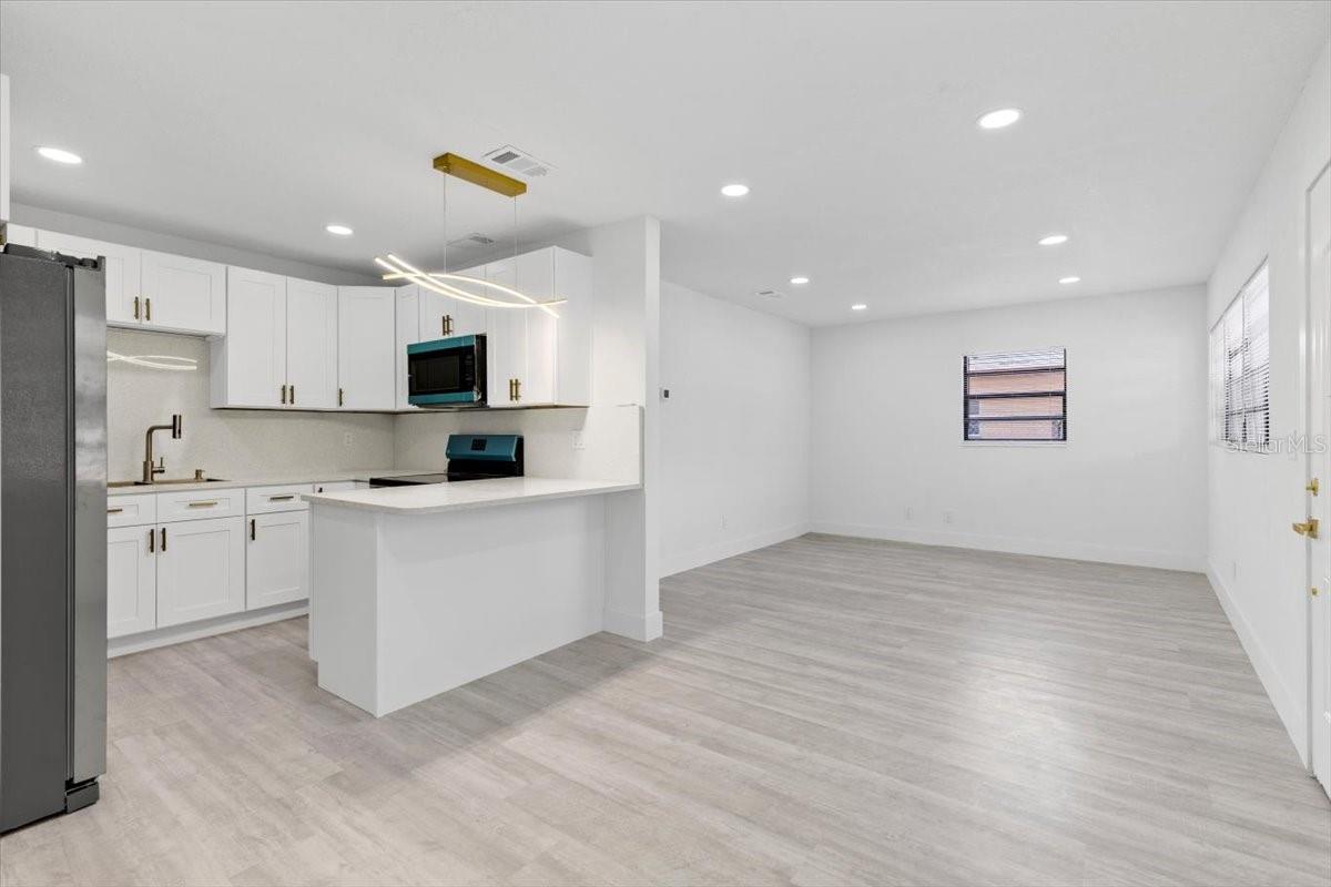 Image 5 of 44 For 8009 Somerset Lane