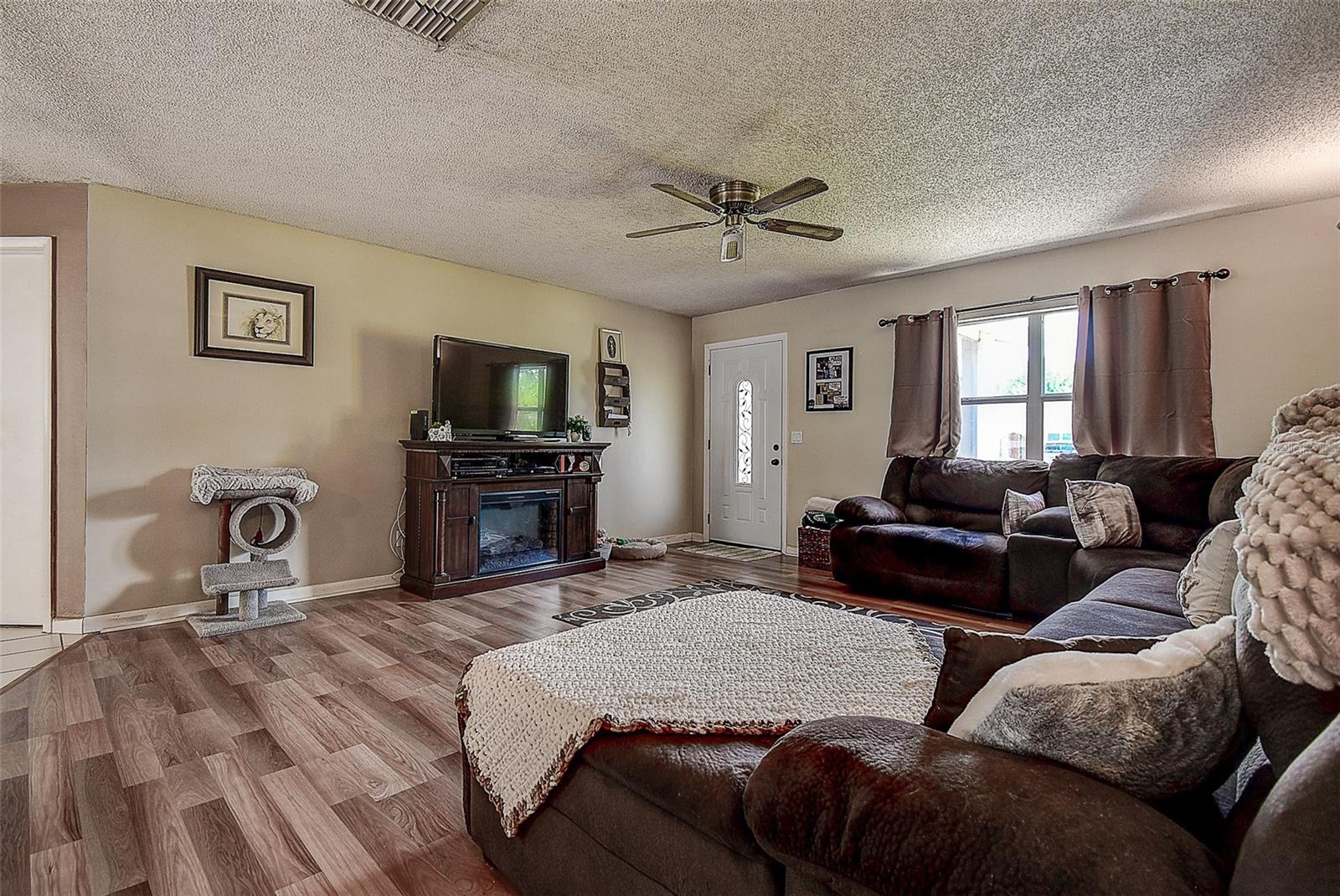 Image 6 of 37 For 6460 101st Avenue N