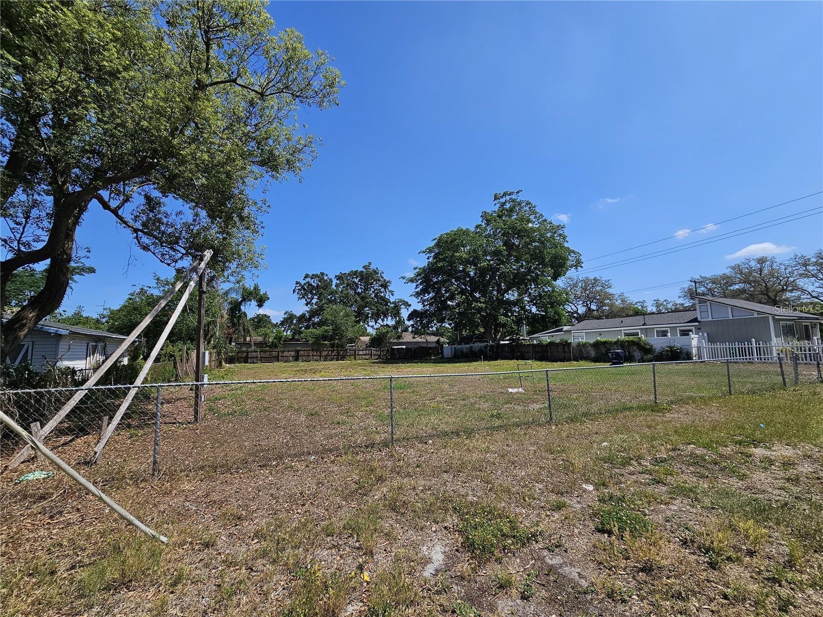 Image 3 of 7 For 2110 Poinsettia Avenue