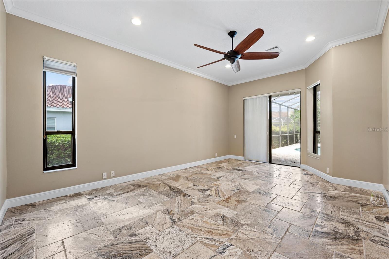 Listing photo id 22 for 5904 Pelican Bay Plaza S