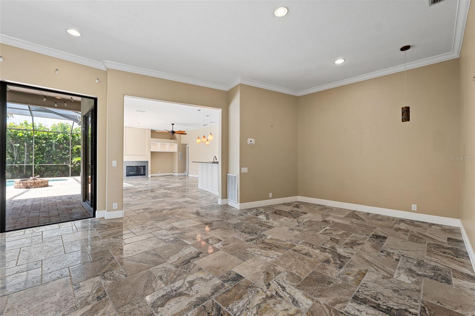 Listing photo id 24 for 5904 Pelican Bay Plaza S