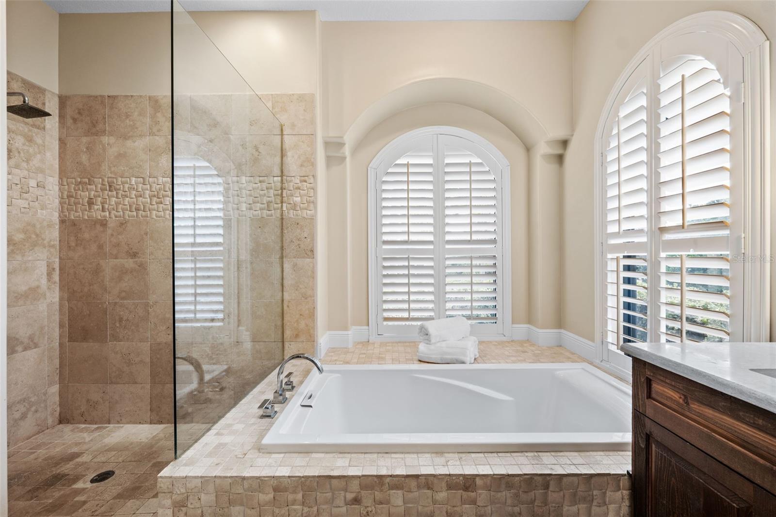 Listing photo id 25 for 5904 Pelican Bay Plaza S