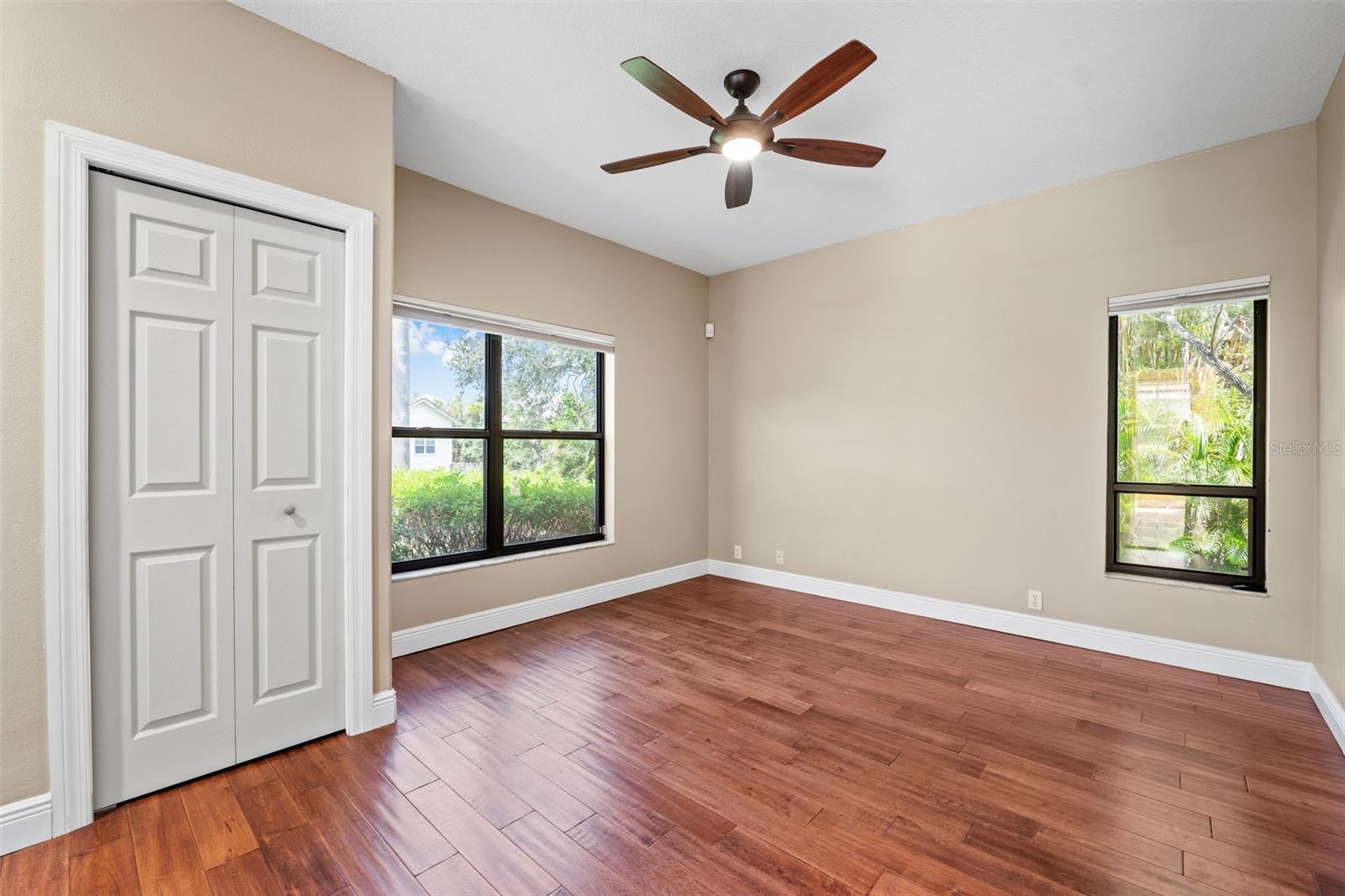 Listing photo id 27 for 5904 Pelican Bay Plaza S