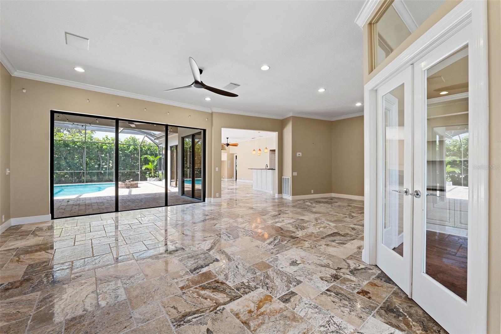 Listing photo id 1 for 5904 Pelican Bay Plaza S