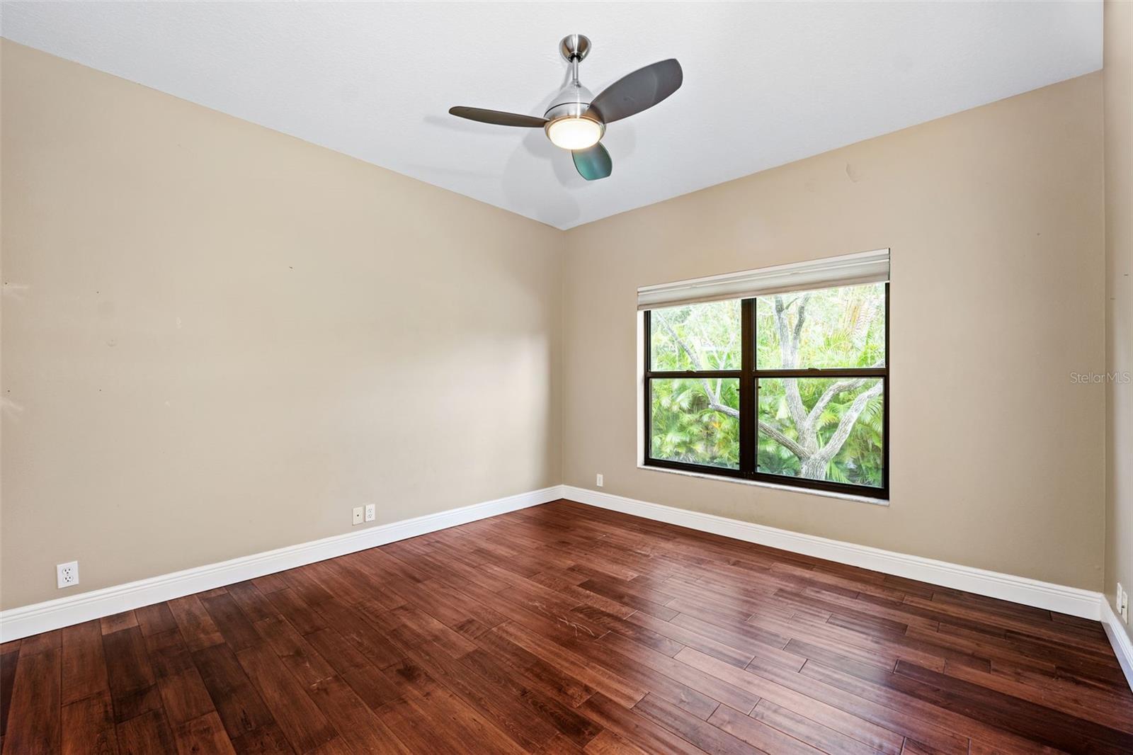 Listing photo id 30 for 5904 Pelican Bay Plaza S