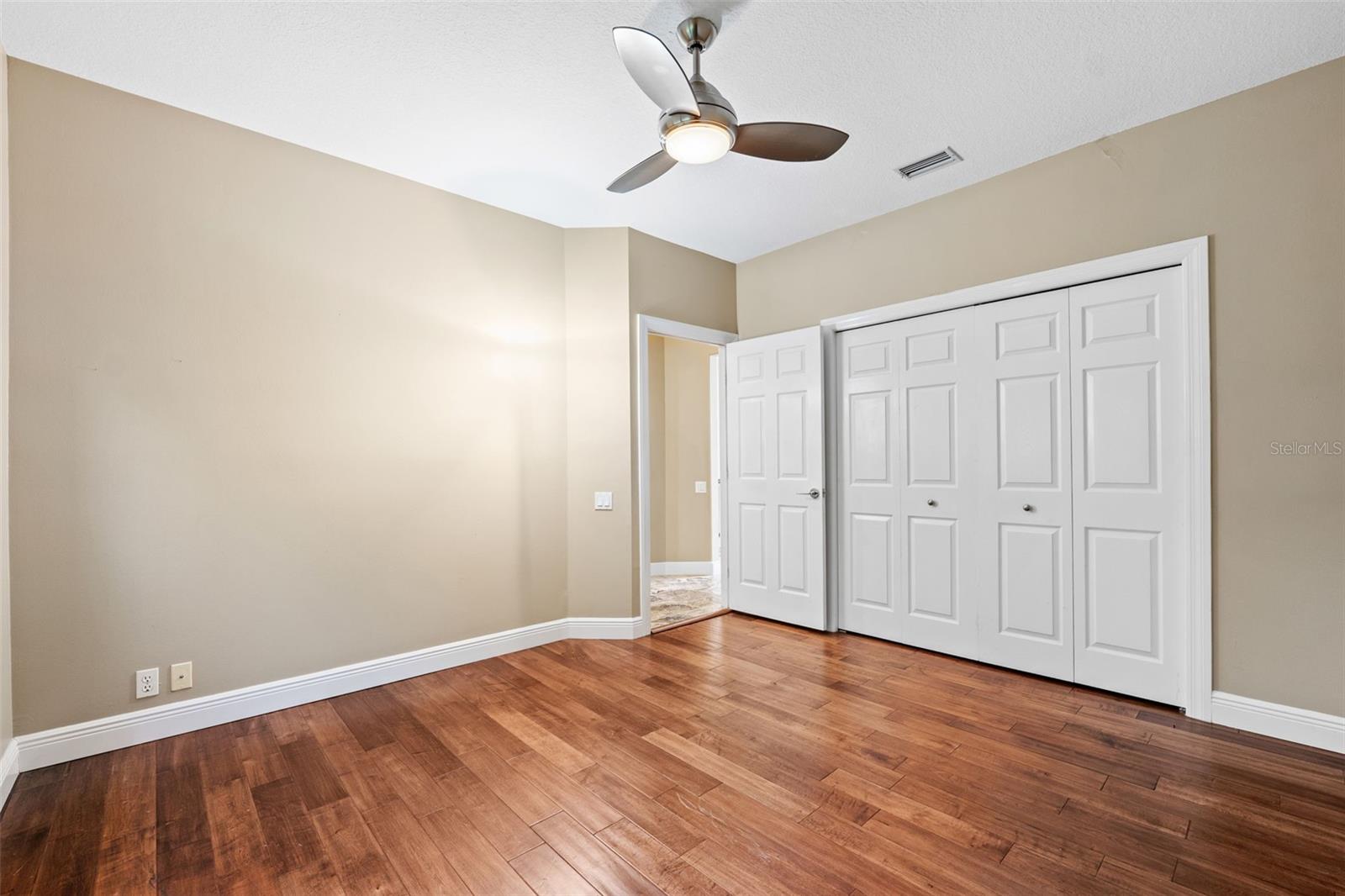 Listing photo id 31 for 5904 Pelican Bay Plaza S