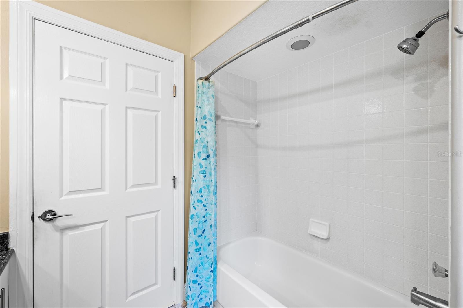 Listing photo id 33 for 5904 Pelican Bay Plaza S