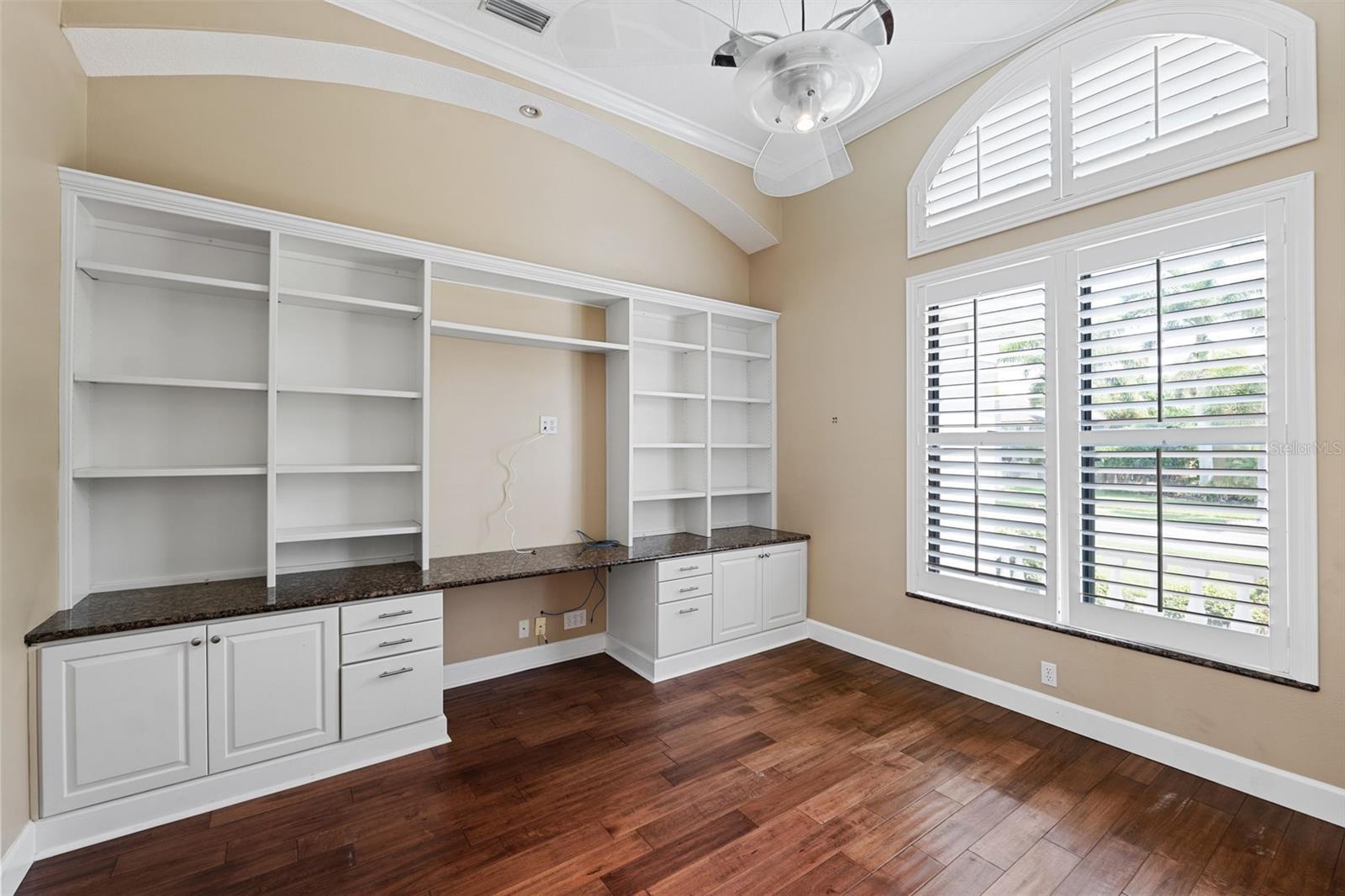 Listing photo id 34 for 5904 Pelican Bay Plaza S
