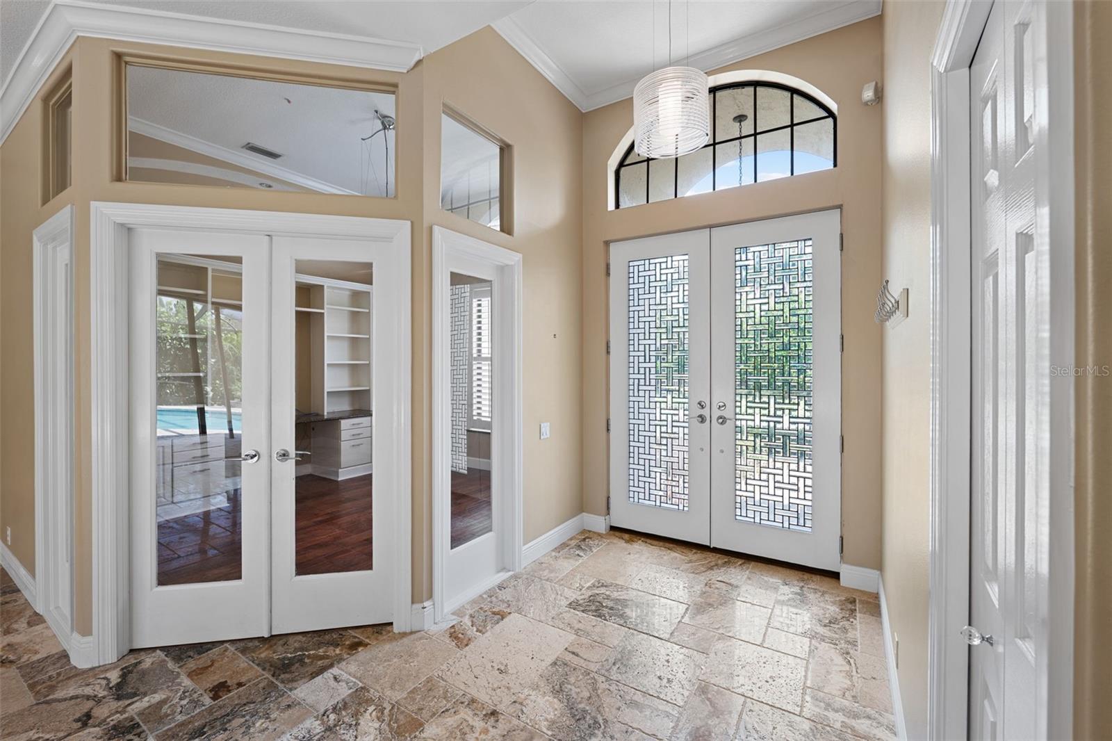 Listing photo id 2 for 5904 Pelican Bay Plaza S