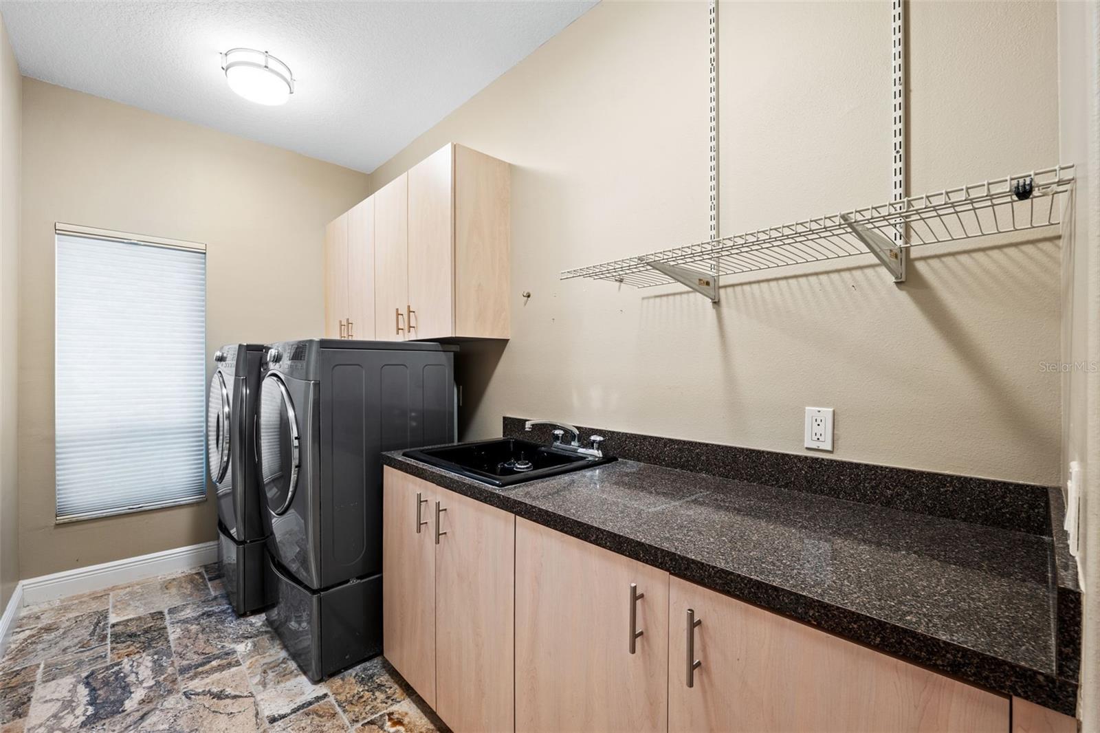 Listing photo id 38 for 5904 Pelican Bay Plaza S