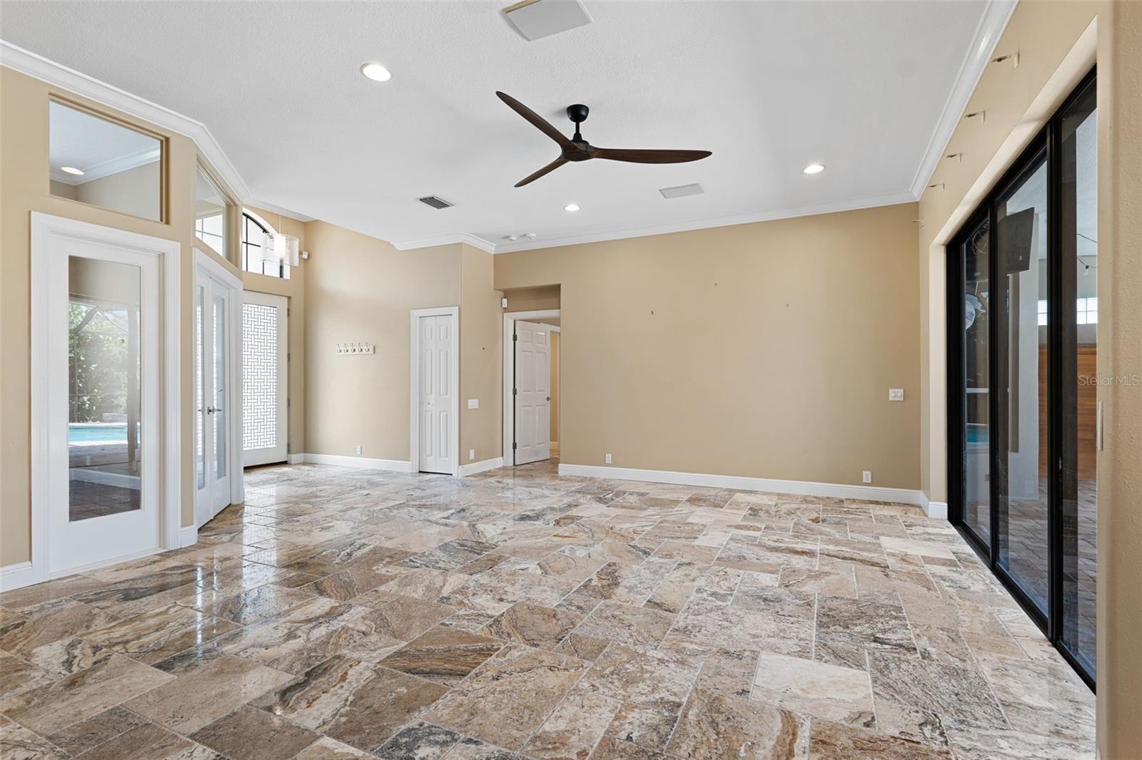 Listing photo id 43 for 5904 Pelican Bay Plaza S