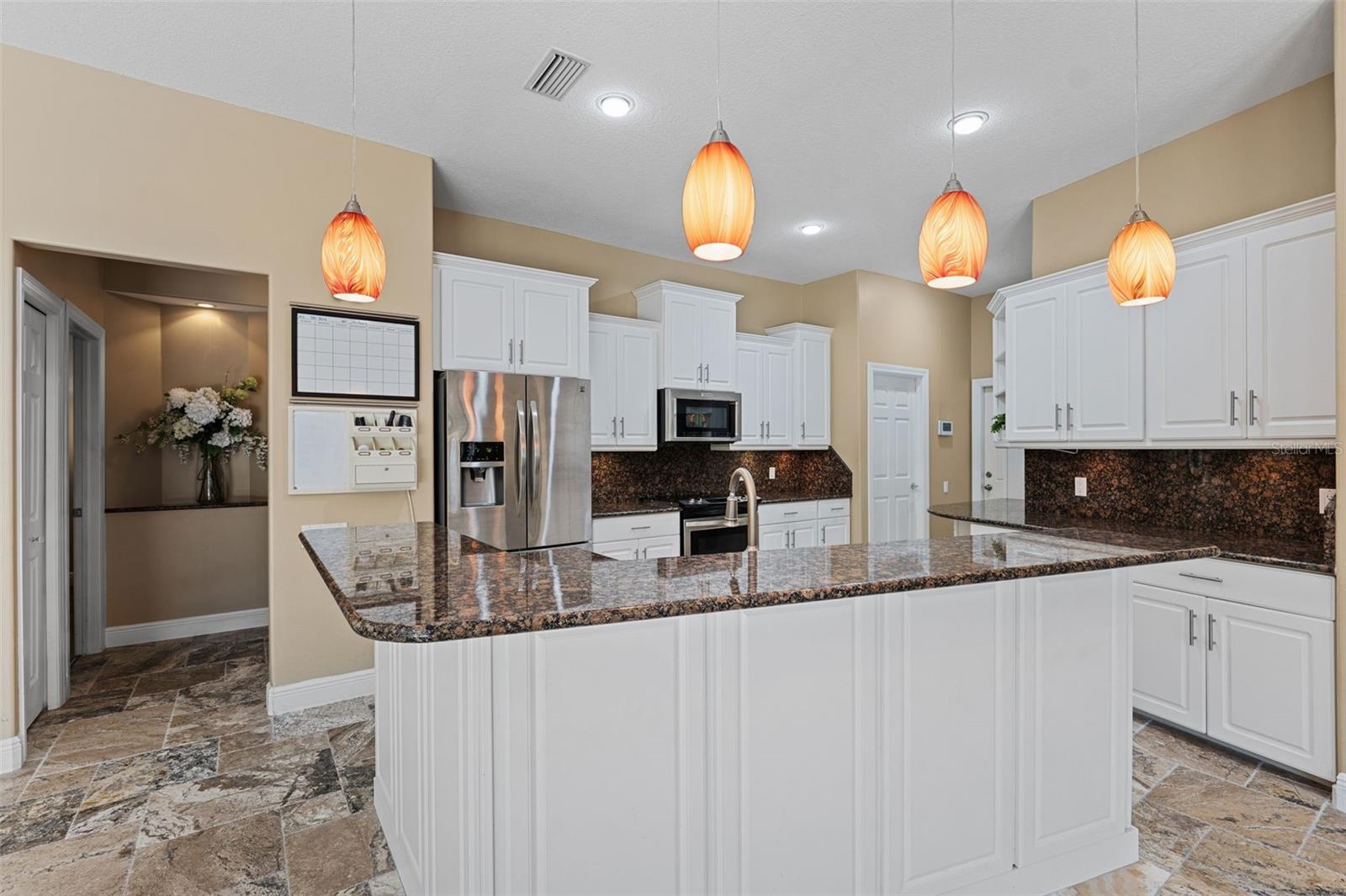 Listing photo id 3 for 5904 Pelican Bay Plaza S