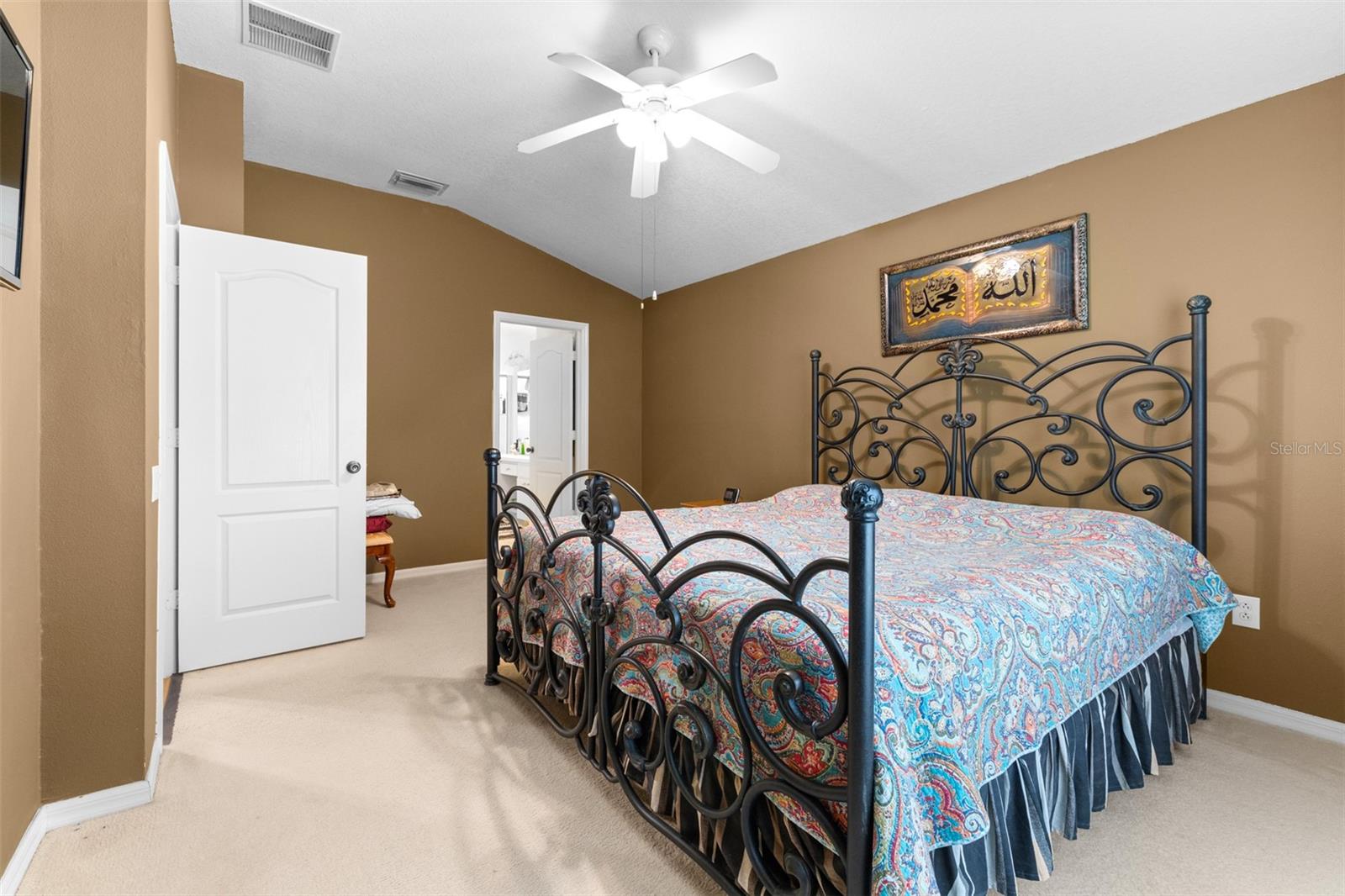 Listing photo id 14 for 26343 Whirlaway Terrace