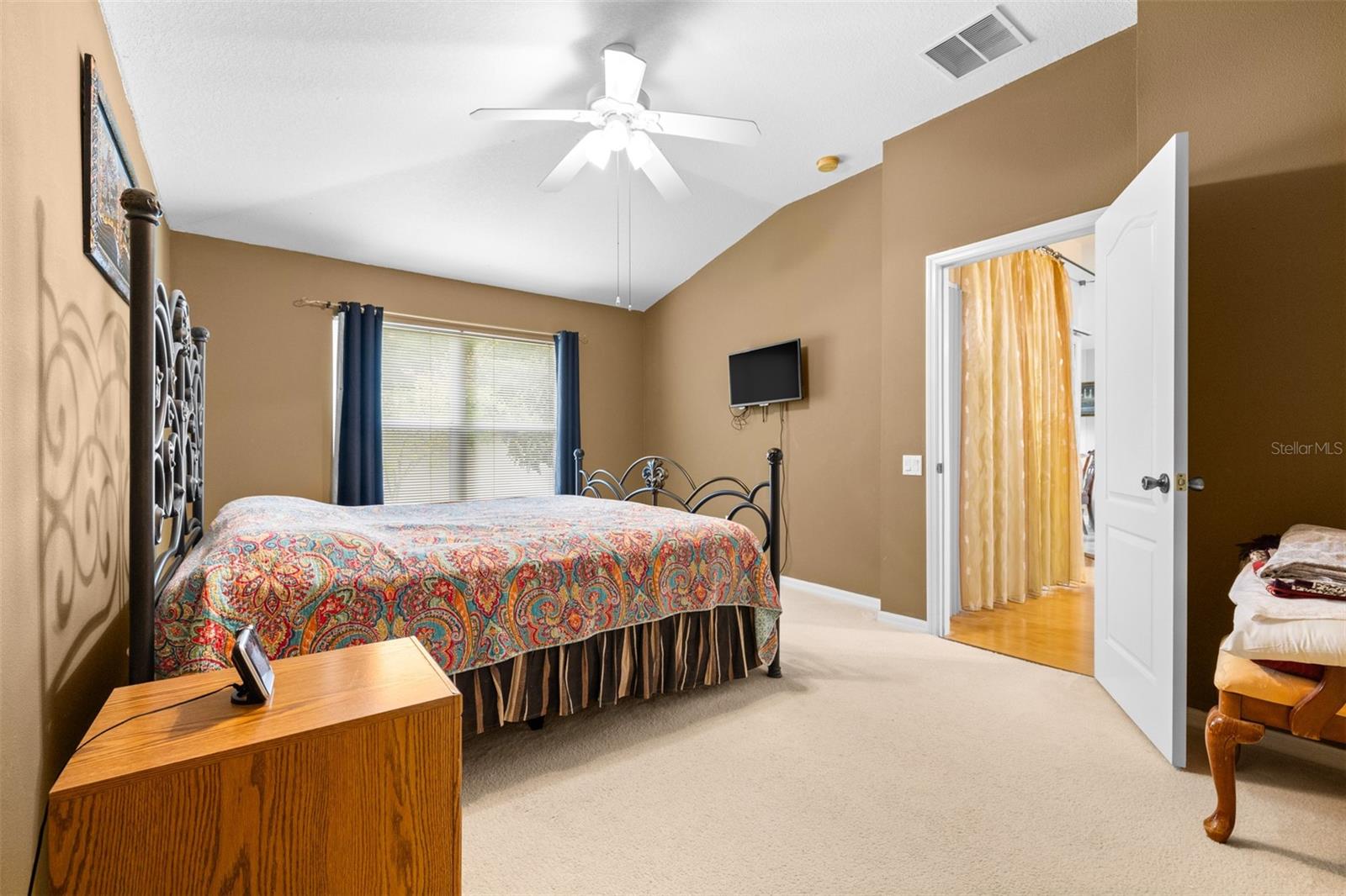 Listing photo id 16 for 26343 Whirlaway Terrace