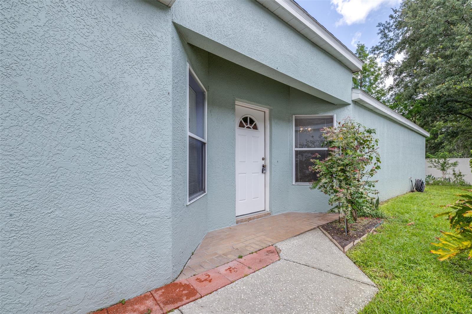 Listing photo id 2 for 26343 Whirlaway Terrace