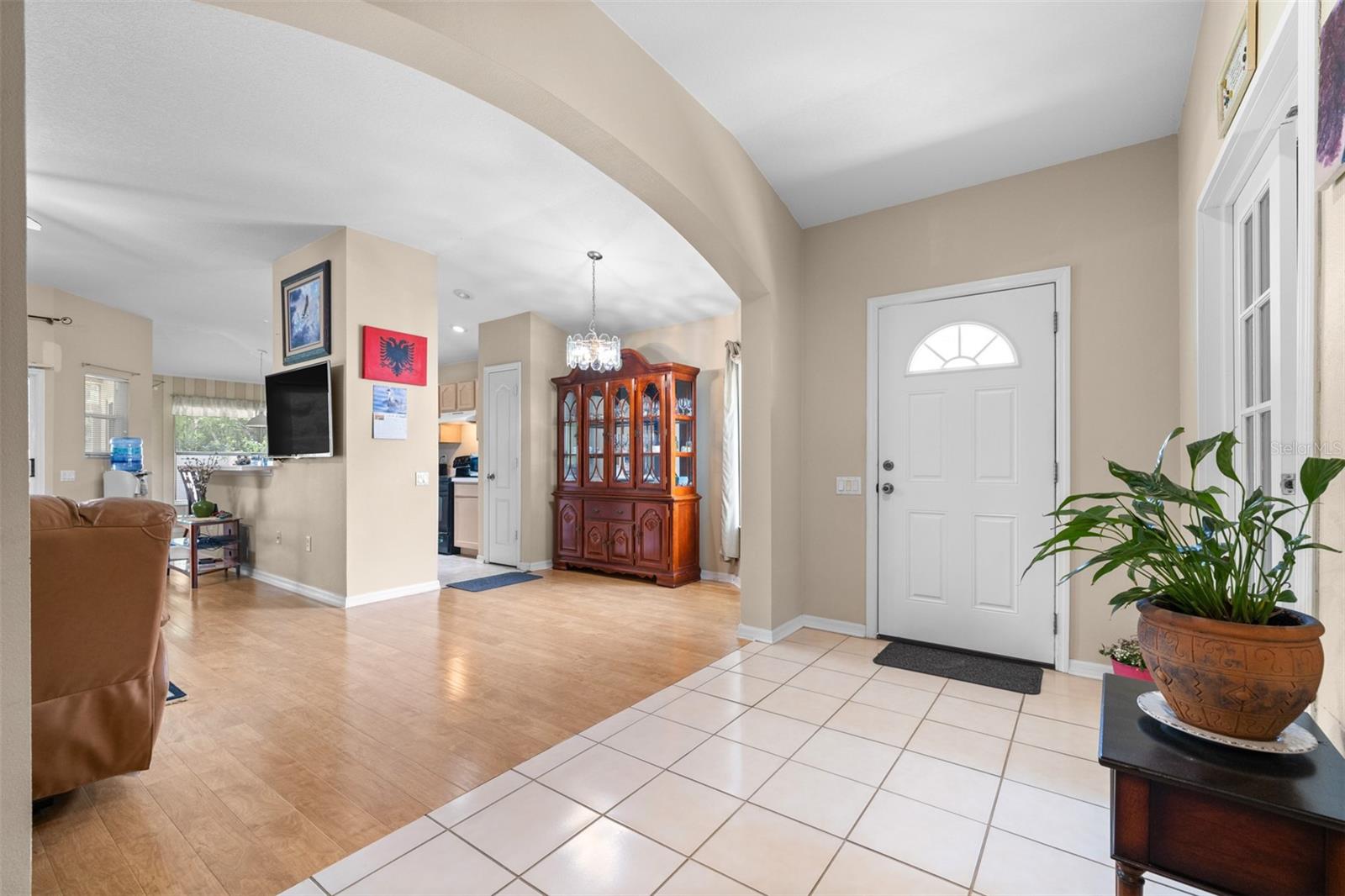 Listing photo id 3 for 26343 Whirlaway Terrace