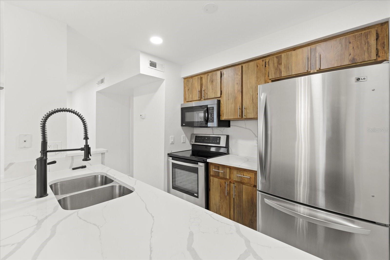 Image 11 of 23 For 525 Lincoln Avenue B108