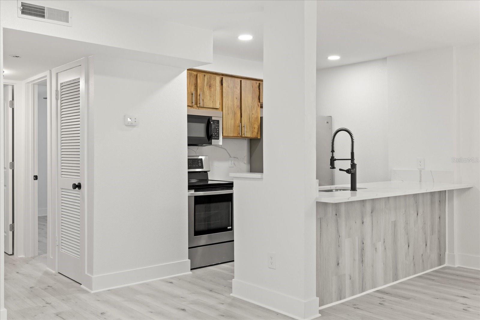 Image 14 of 23 For 525 Lincoln Avenue B108