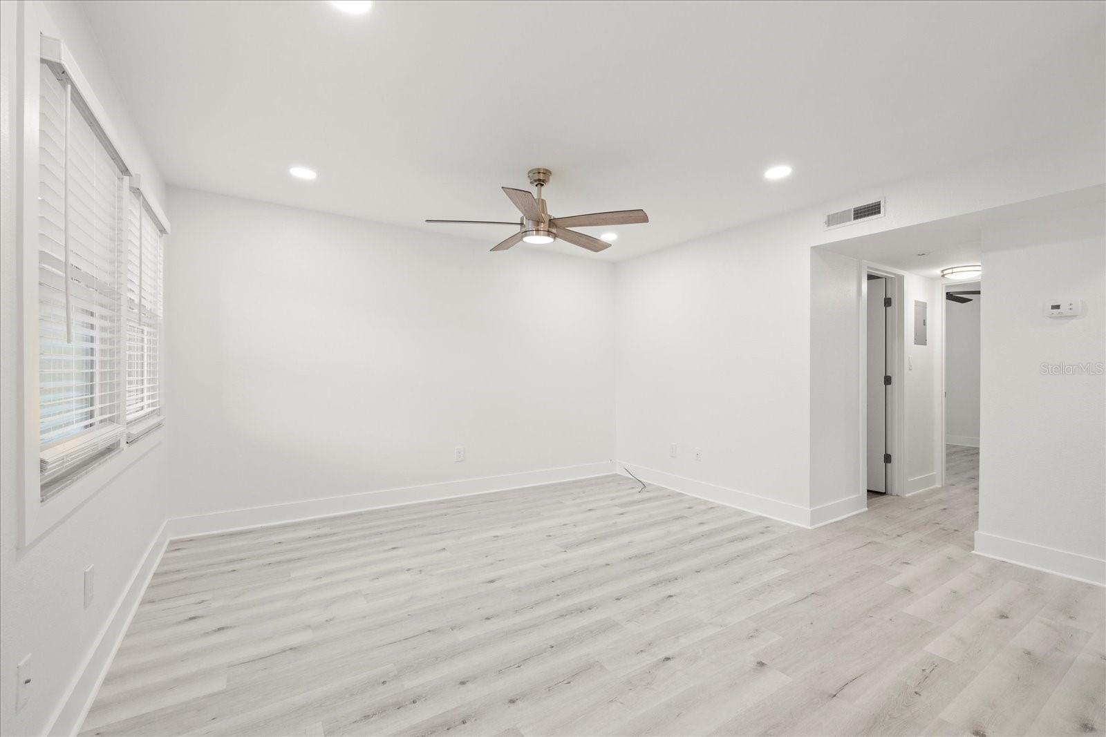 Image 7 of 23 For 525 Lincoln Avenue B108