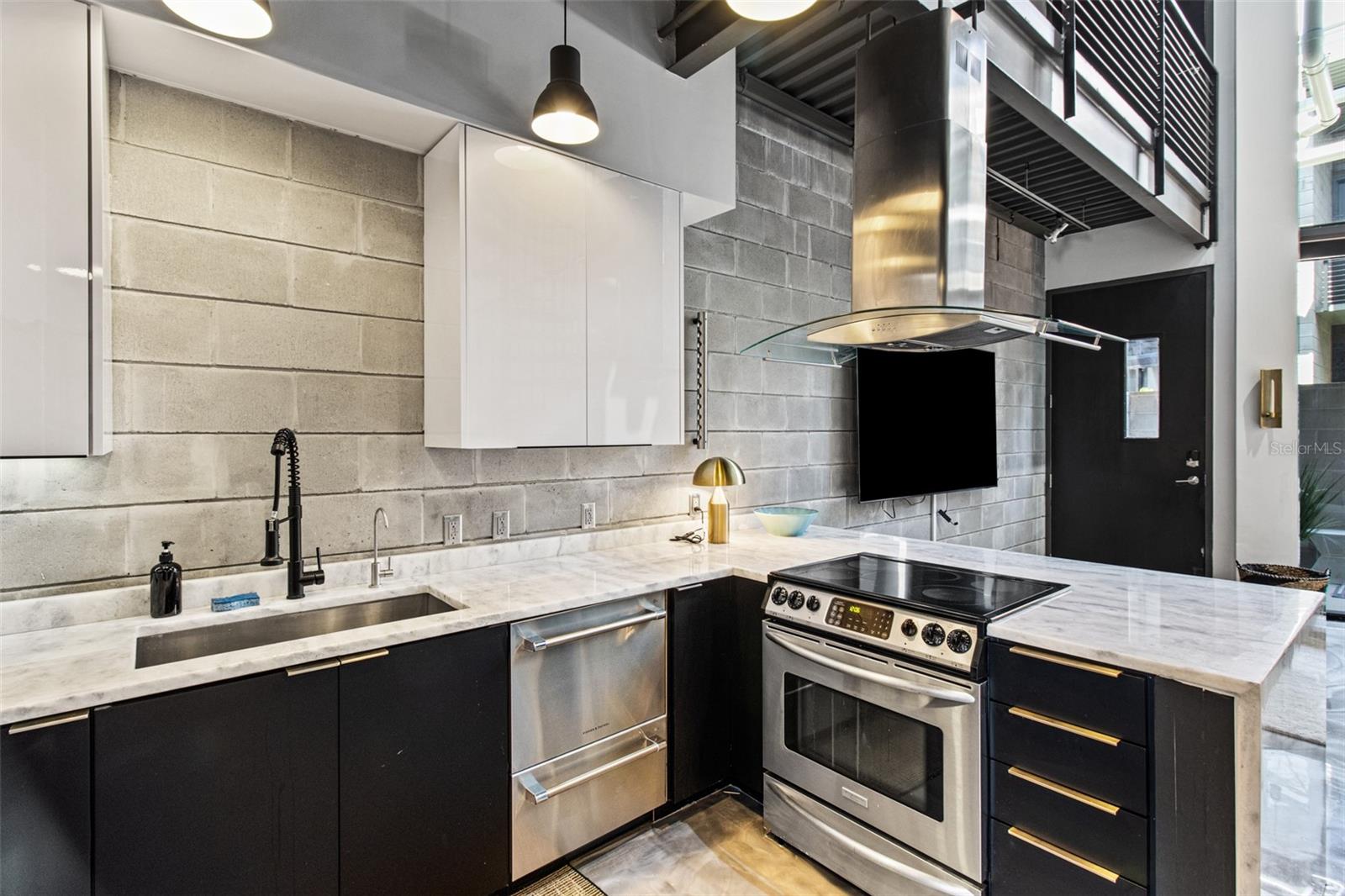 Image 14 of 57 For 217 12th Street 110