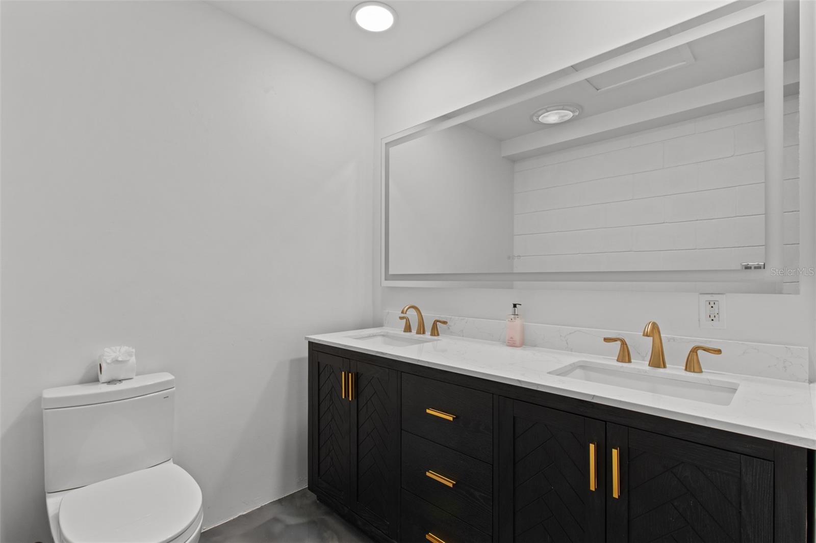 Image 42 of 57 For 217 12th Street 110