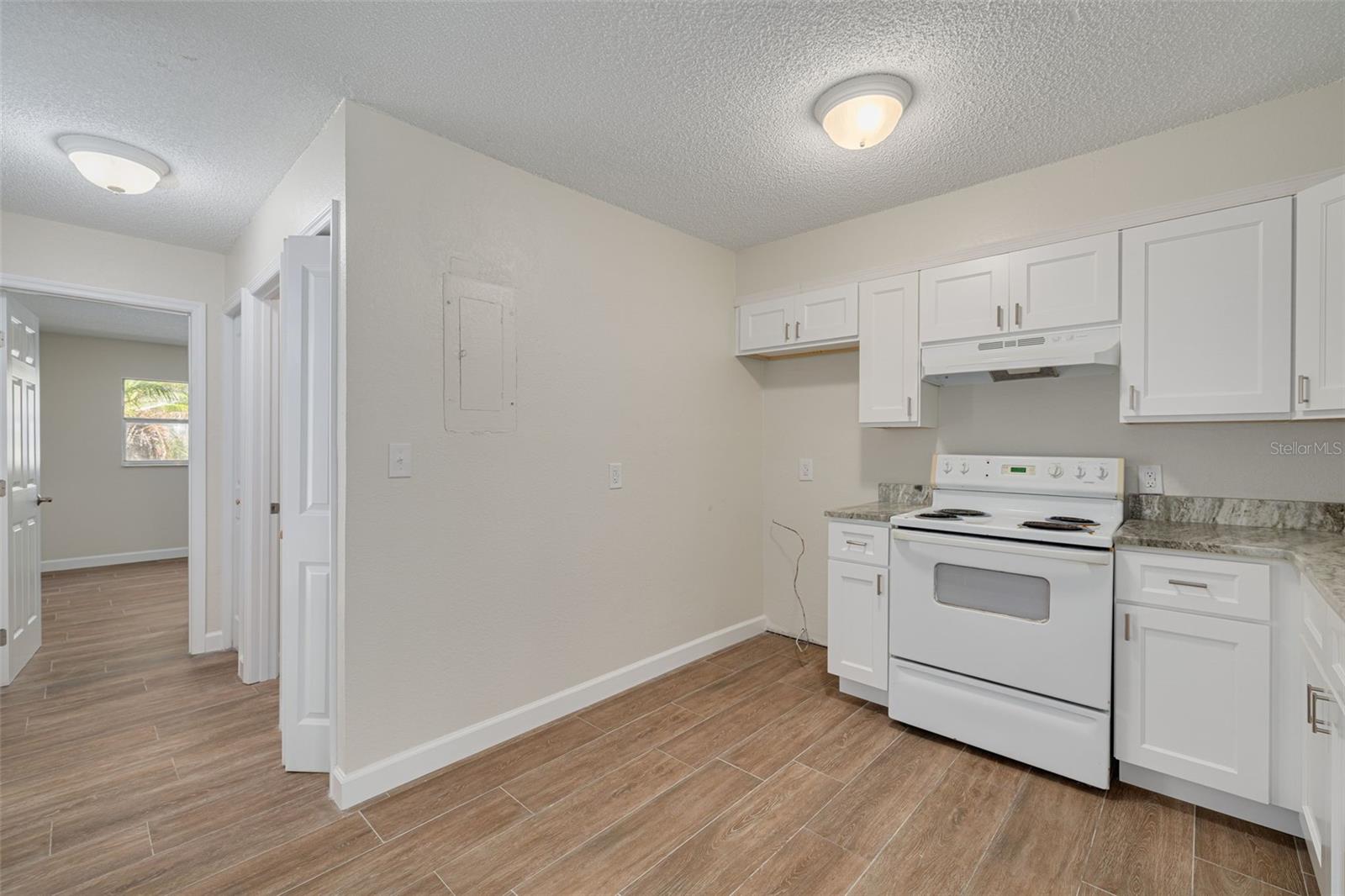 Image 15 of 31 For 7116-7120 Oakwood Drive