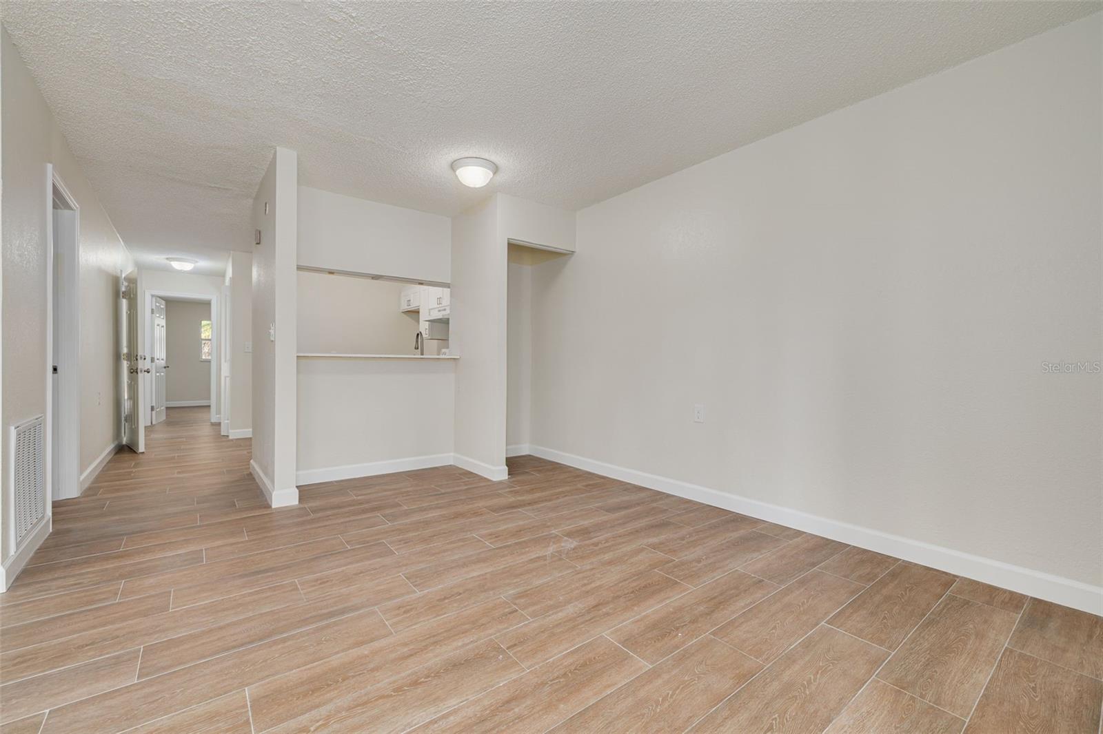 Image 16 of 31 For 7116-7120 Oakwood Drive