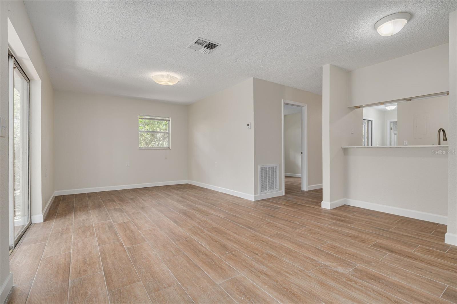 Image 17 of 31 For 7116-7120 Oakwood Drive