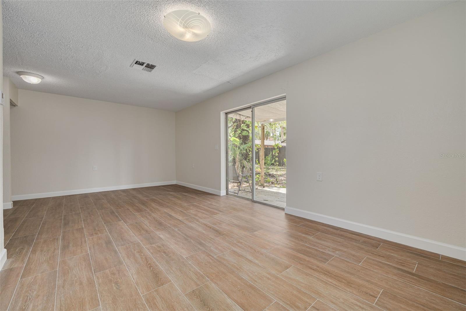 Image 19 of 31 For 7116-7120 Oakwood Drive