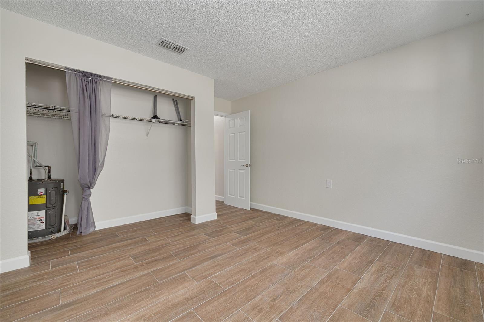 Image 23 of 31 For 7116-7120 Oakwood Drive