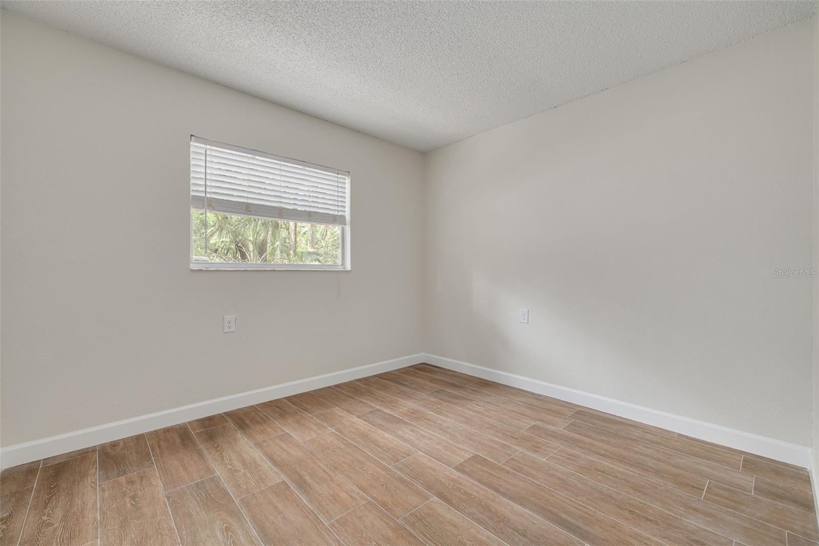 Image 24 of 31 For 7116-7120 Oakwood Drive