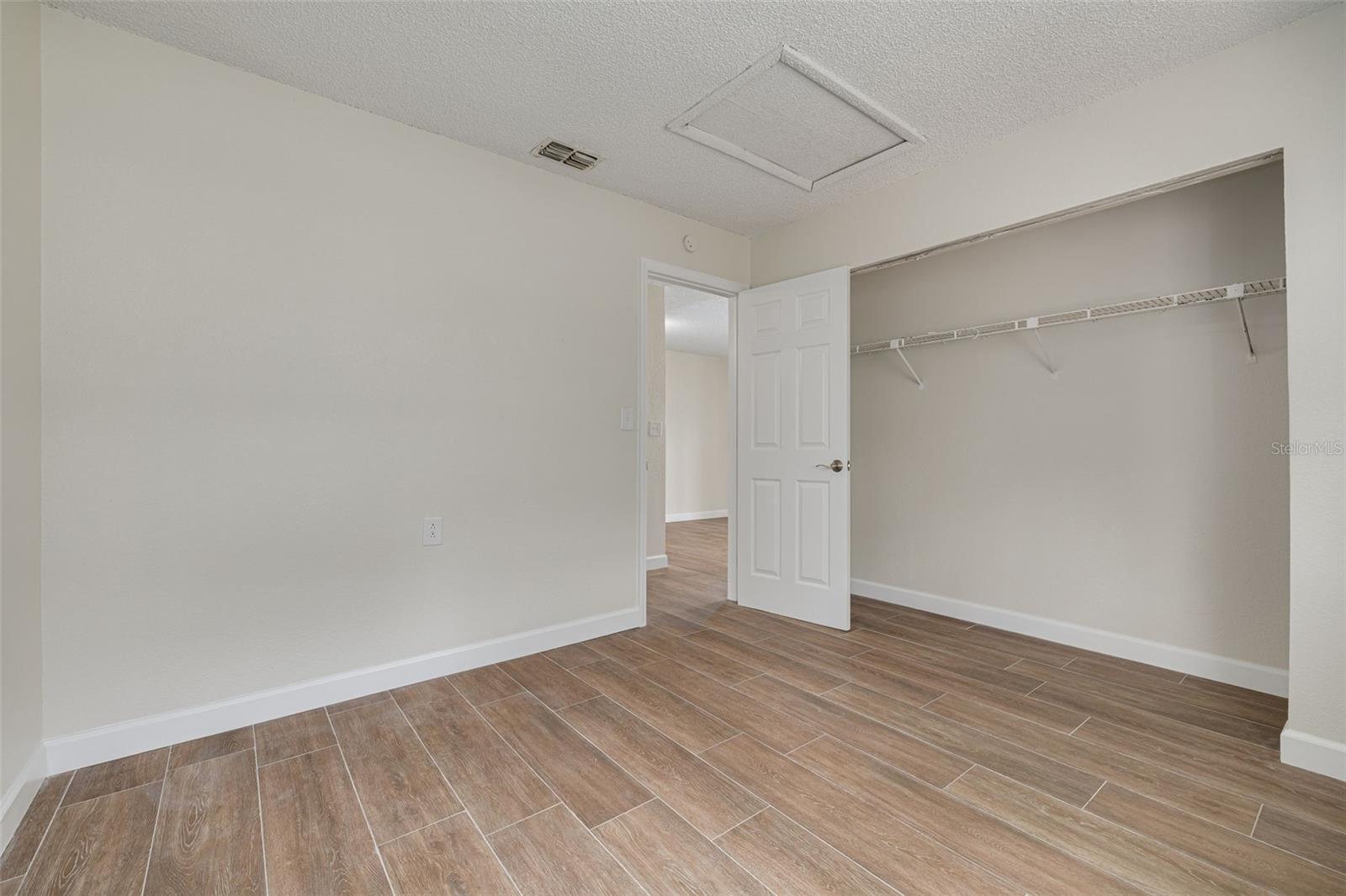 Image 25 of 31 For 7116-7120 Oakwood Drive