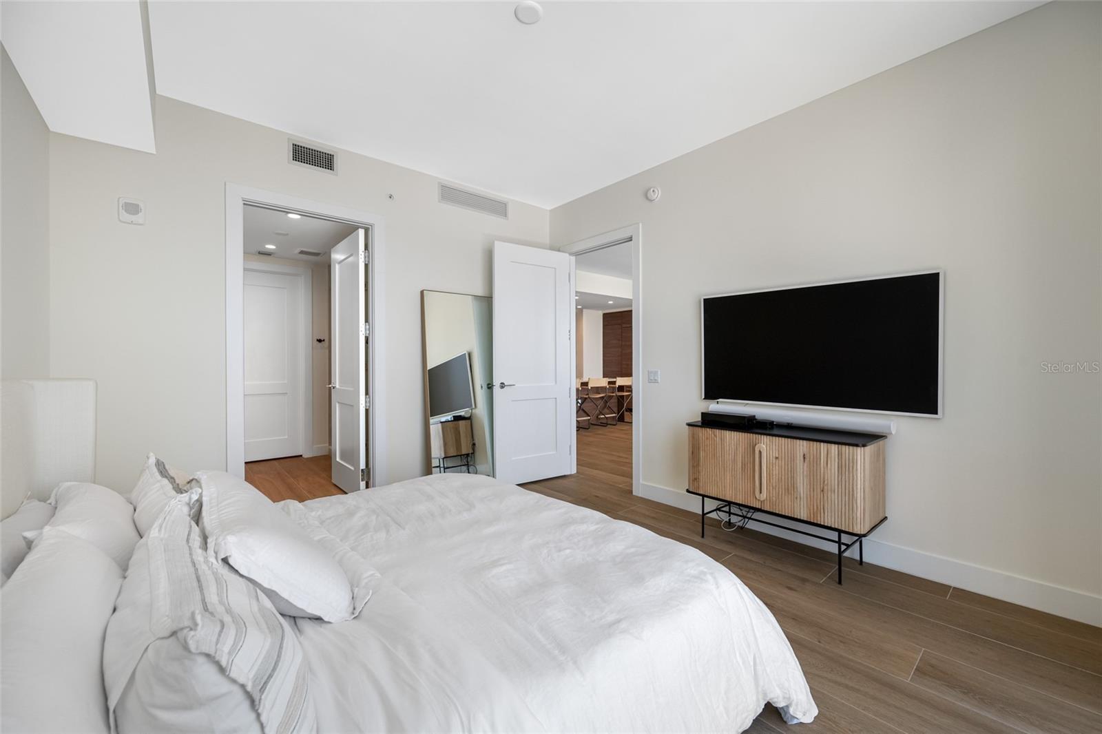 Listing photo id 13 for 301 1st Street S 1906