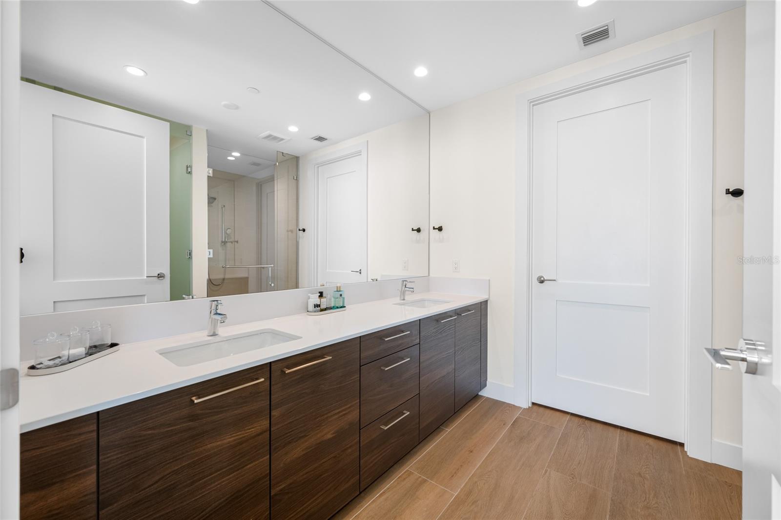Listing photo id 14 for 301 1st Street S 1906