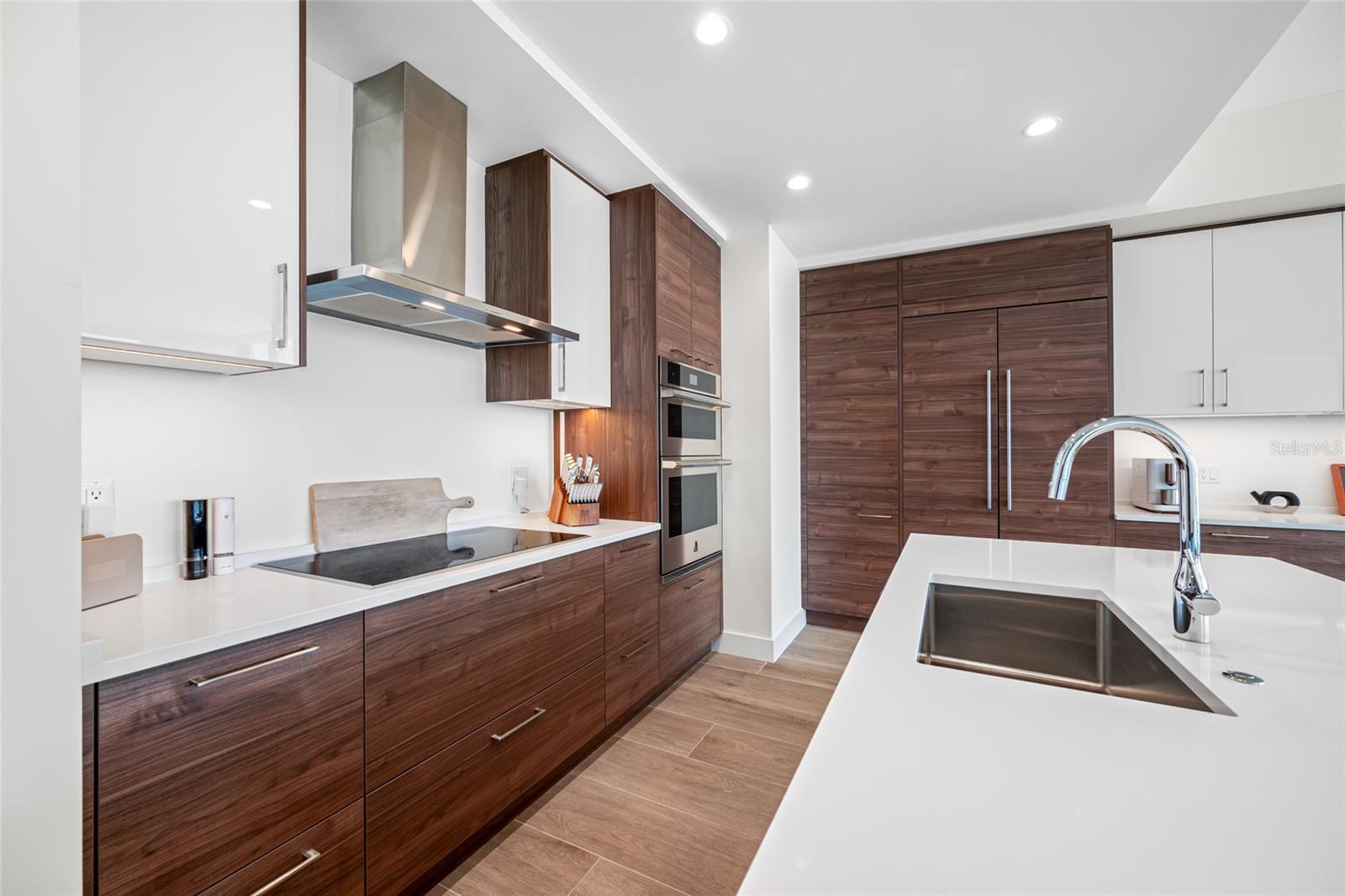 Listing photo id 0 for 301 1st Street S 1906