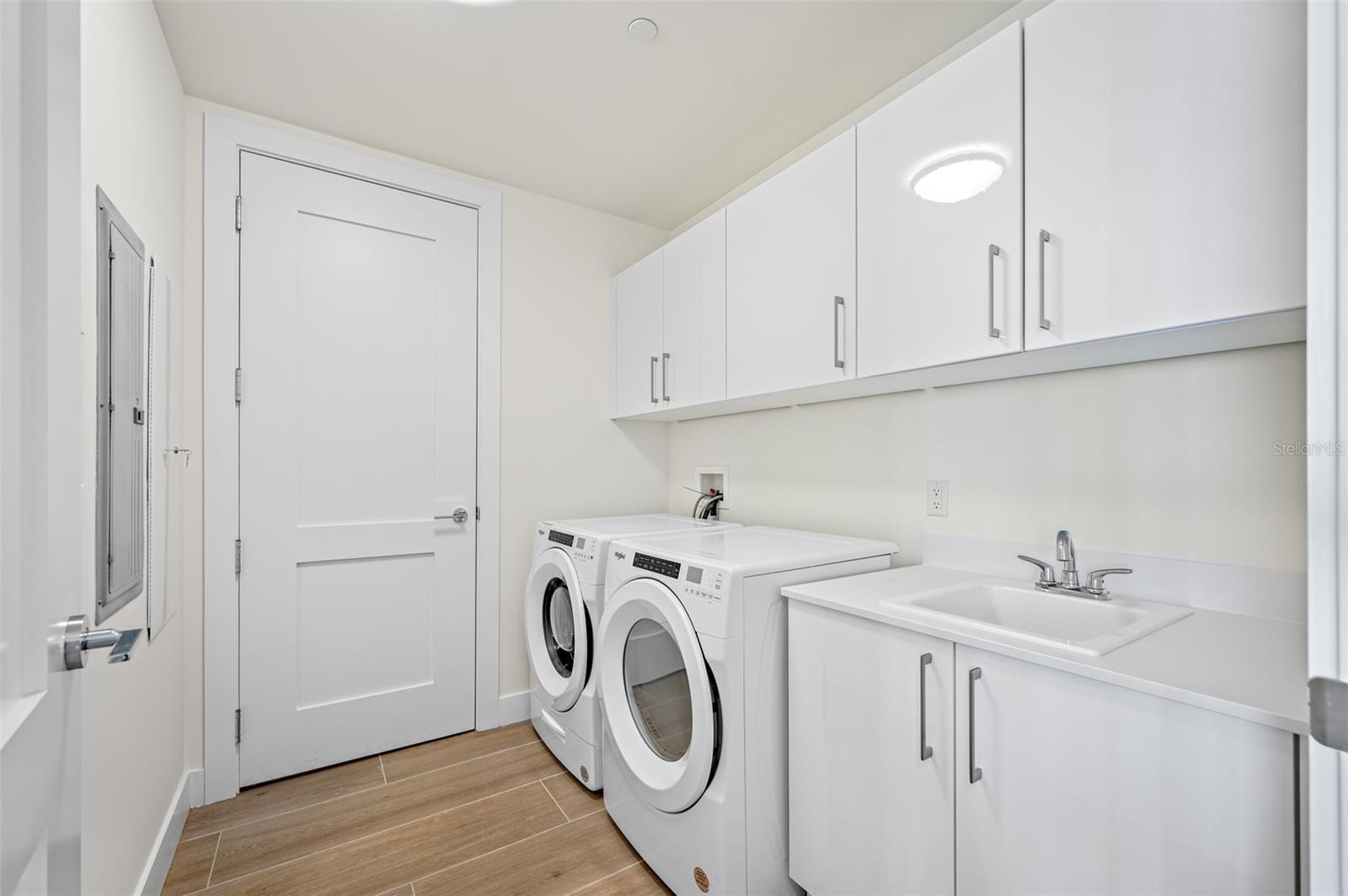 Listing photo id 21 for 301 1st Street S 1906