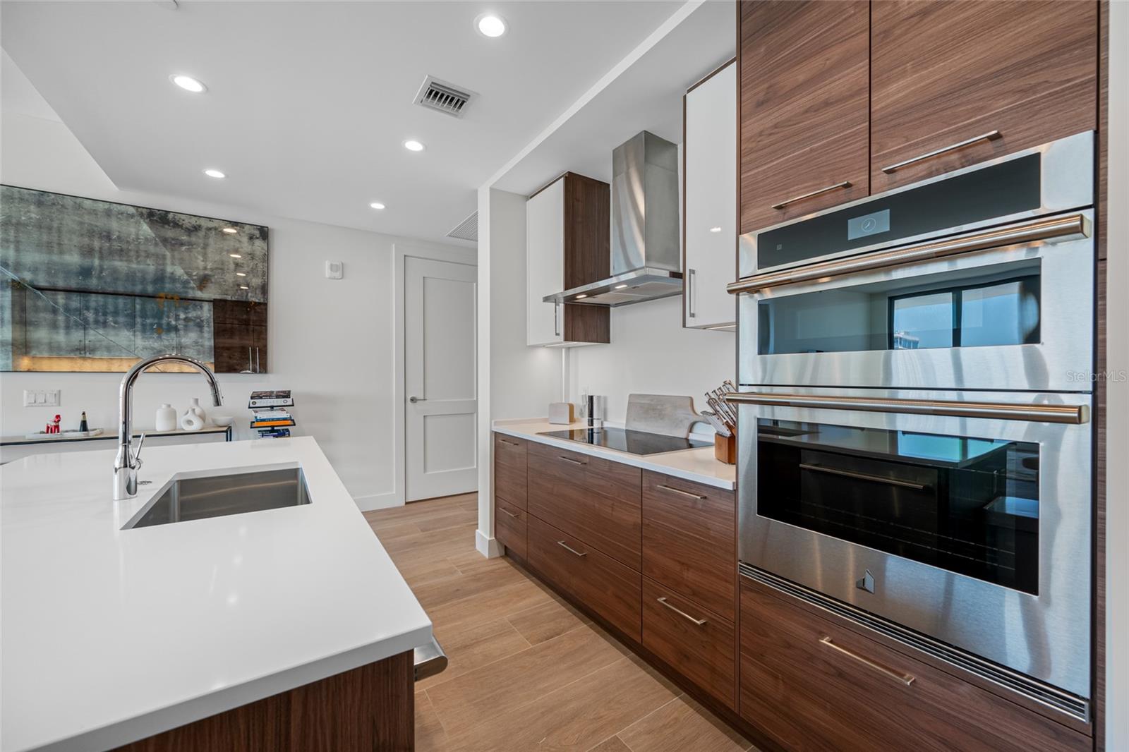 Listing photo id 1 for 301 1st Street S 1906