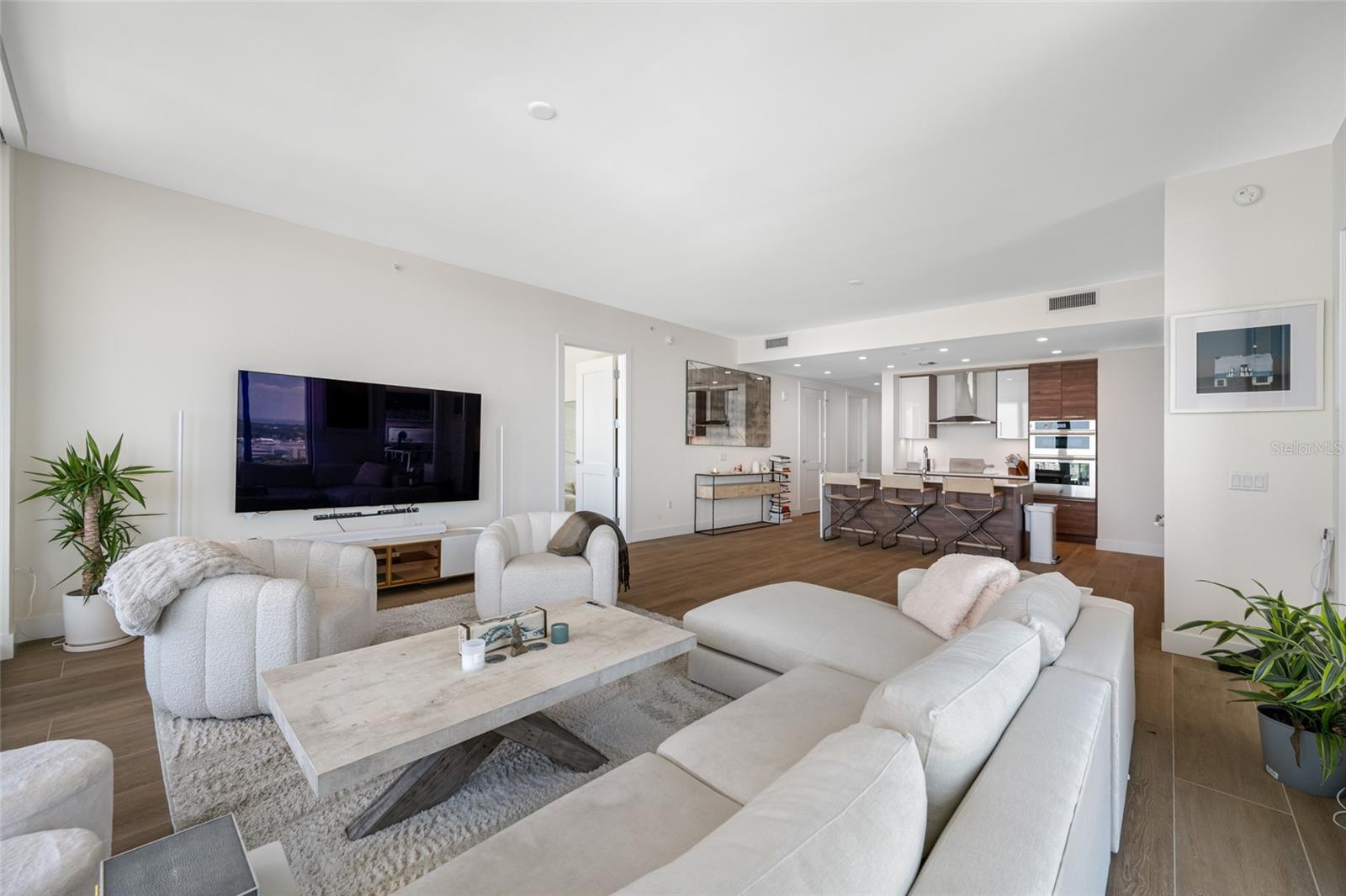 Listing photo id 6 for 301 1st Street S 1906