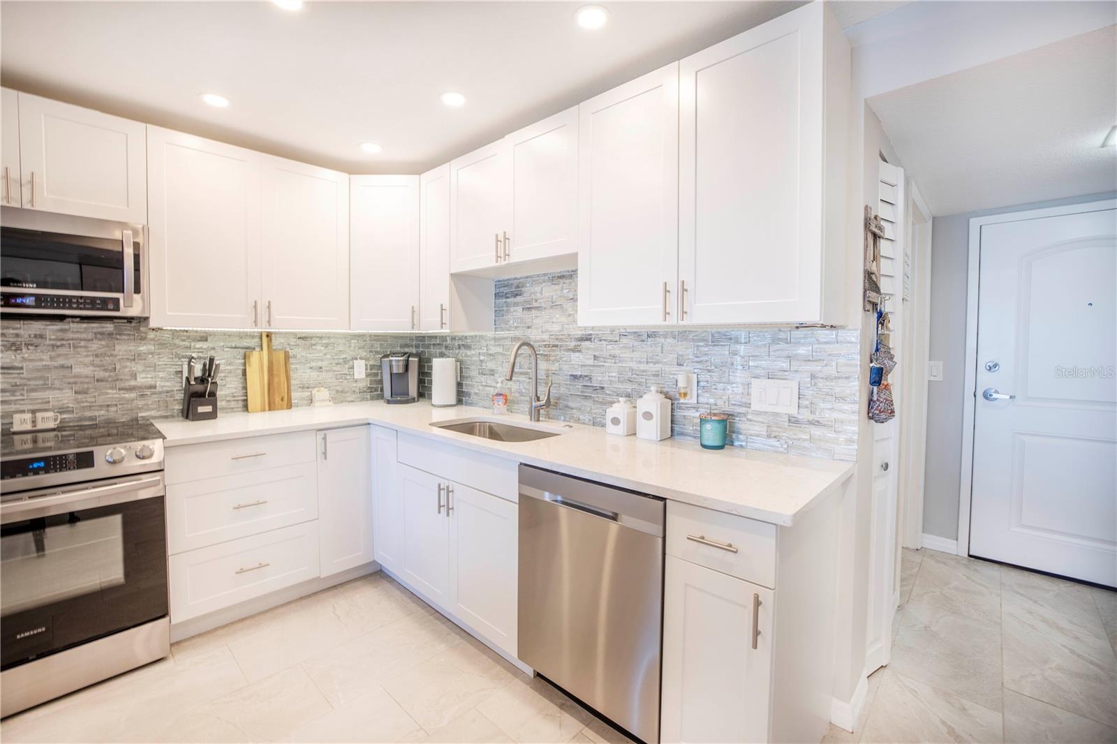 Image 12 of 50 For 7300 Sun Island Drive S 602