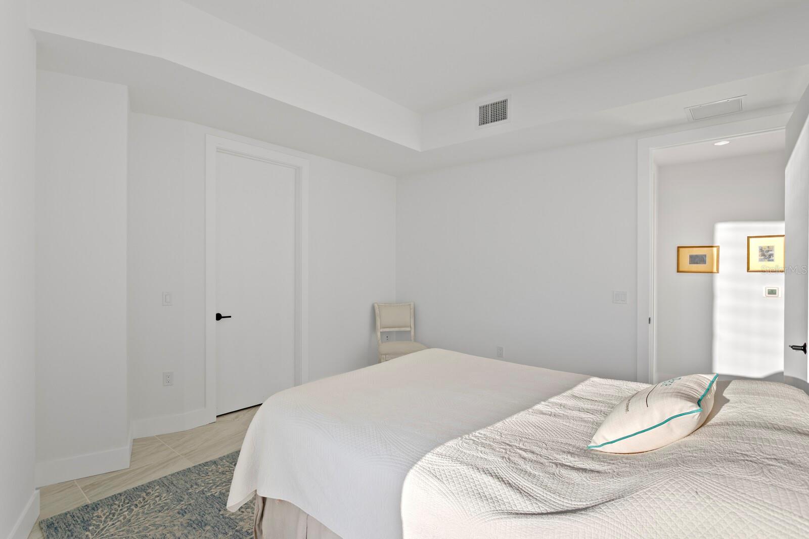 Image 34 of 66 For 777 3rd Avenue N 1408