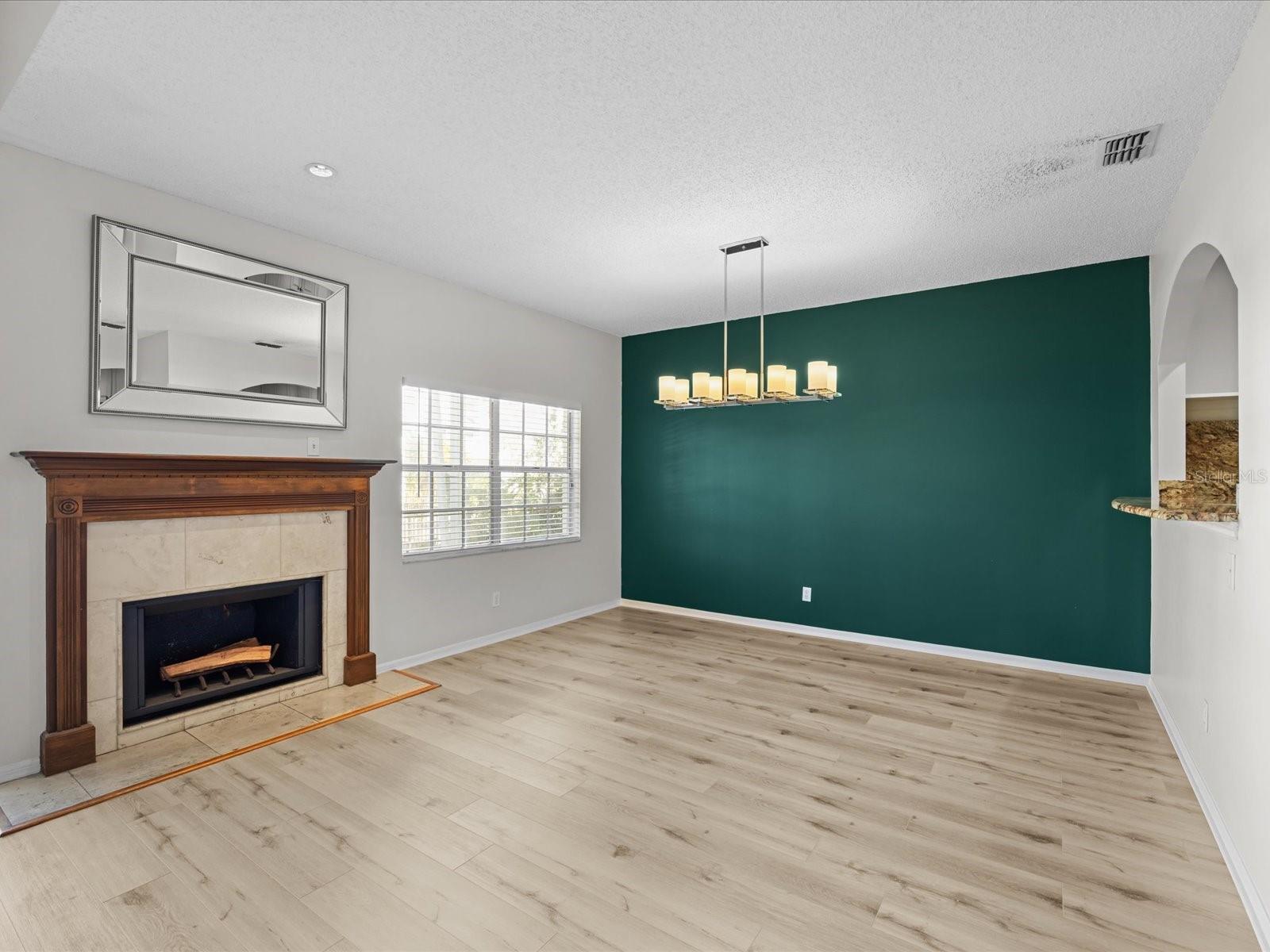 Image 18 of 45 For 5222 Russell Street 25