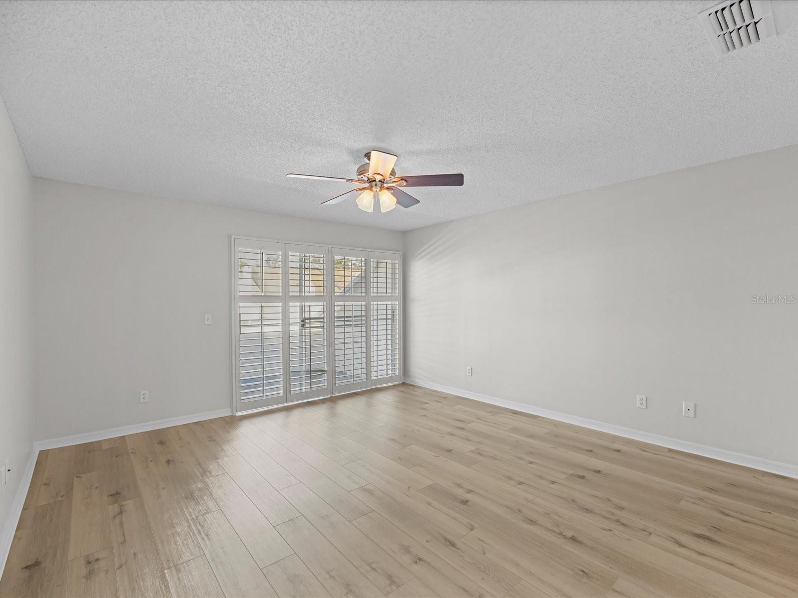 Image 21 of 45 For 5222 Russell Street 25