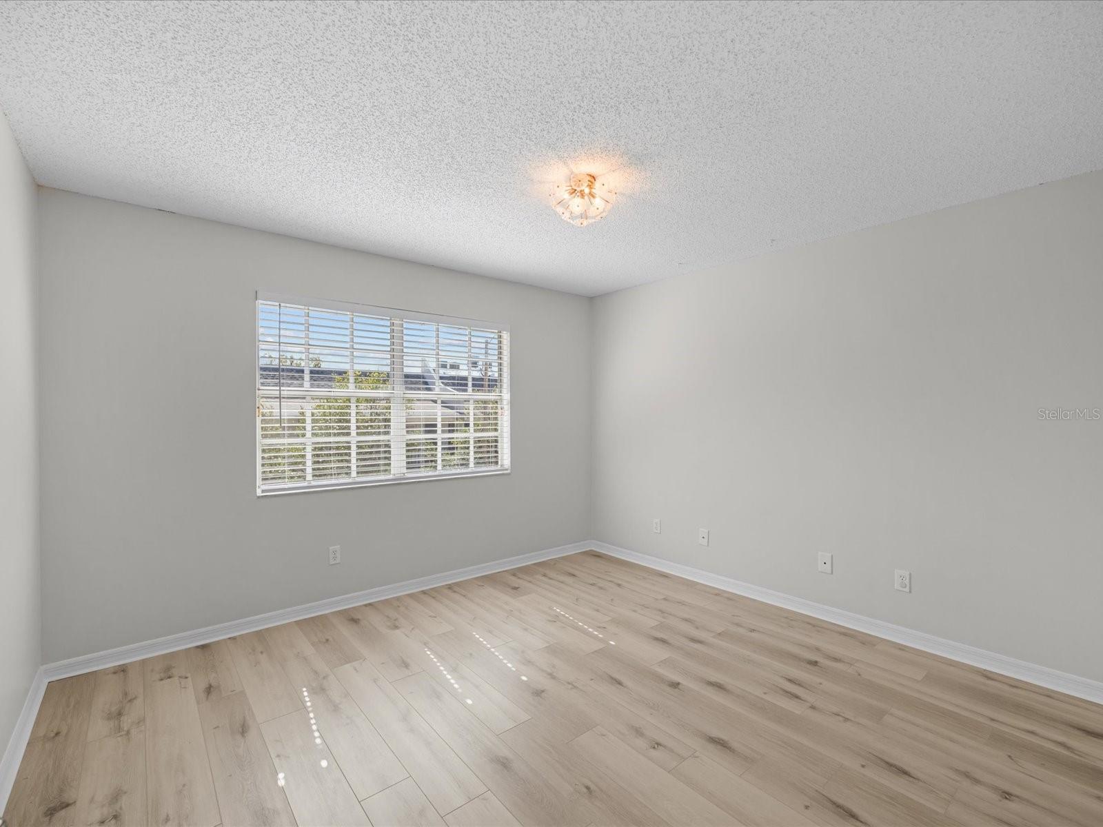 Image 30 of 45 For 5222 Russell Street 25
