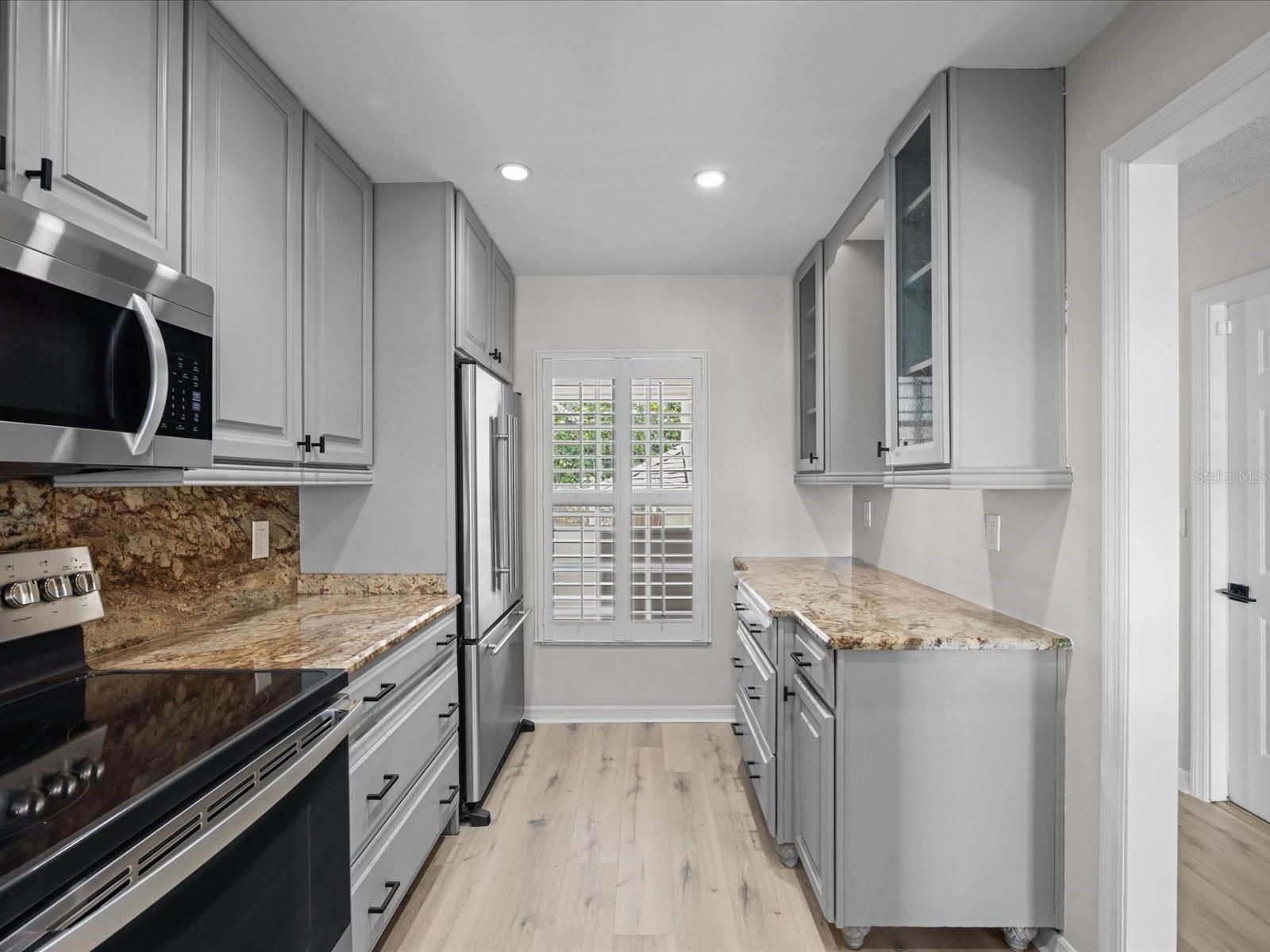 Image 9 of 45 For 5222 Russell Street 25