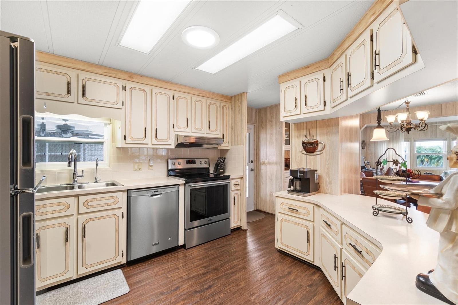 Image 10 of 29 For 12501 Ulmerton Road 110