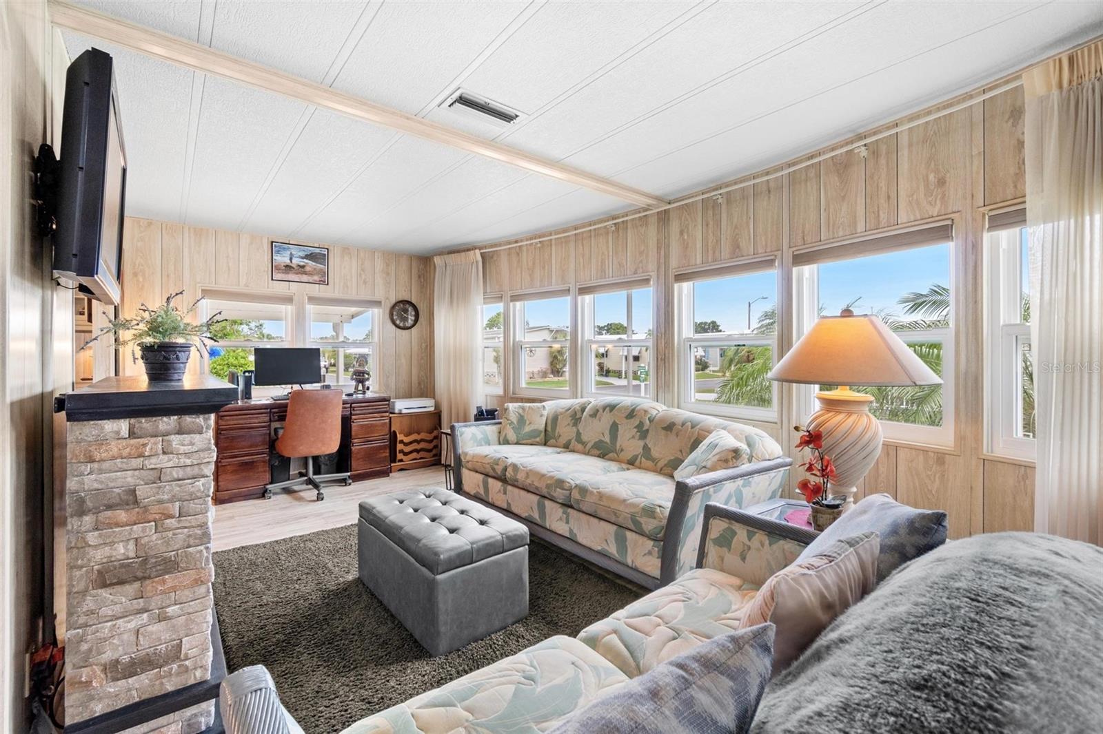 Image 5 of 29 For 12501 Ulmerton Road 110