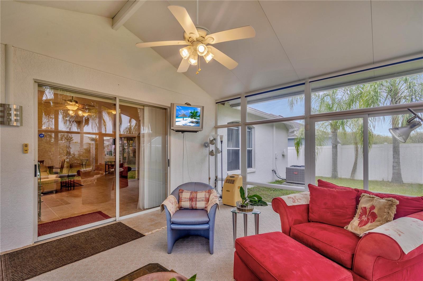 Listing photo id 15 for 25101 Hyde Park Boulevard