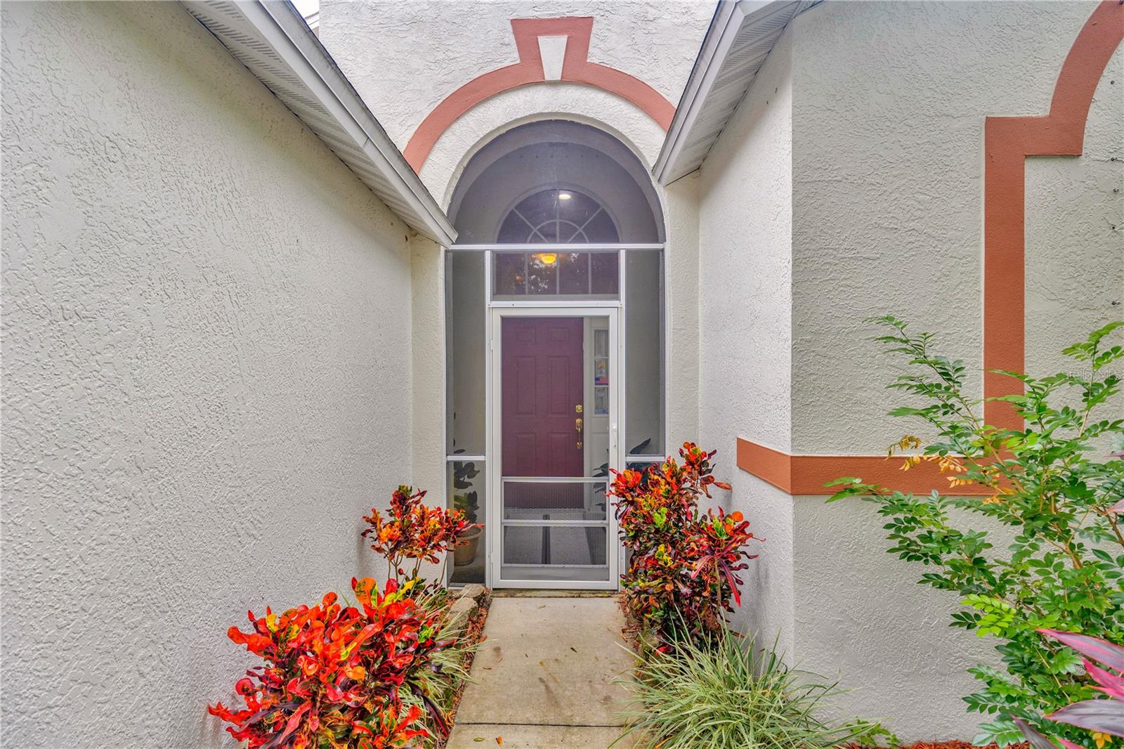 Listing photo id 0 for 25101 Hyde Park Boulevard
