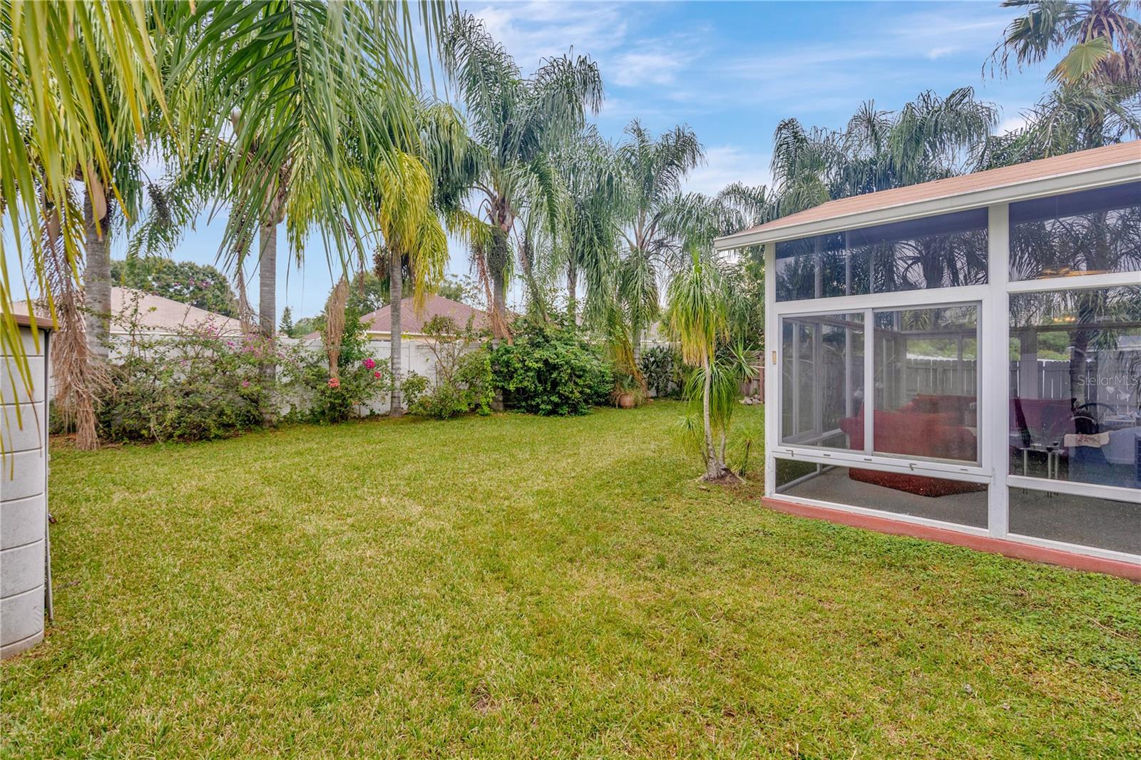 Listing photo id 18 for 25101 Hyde Park Boulevard